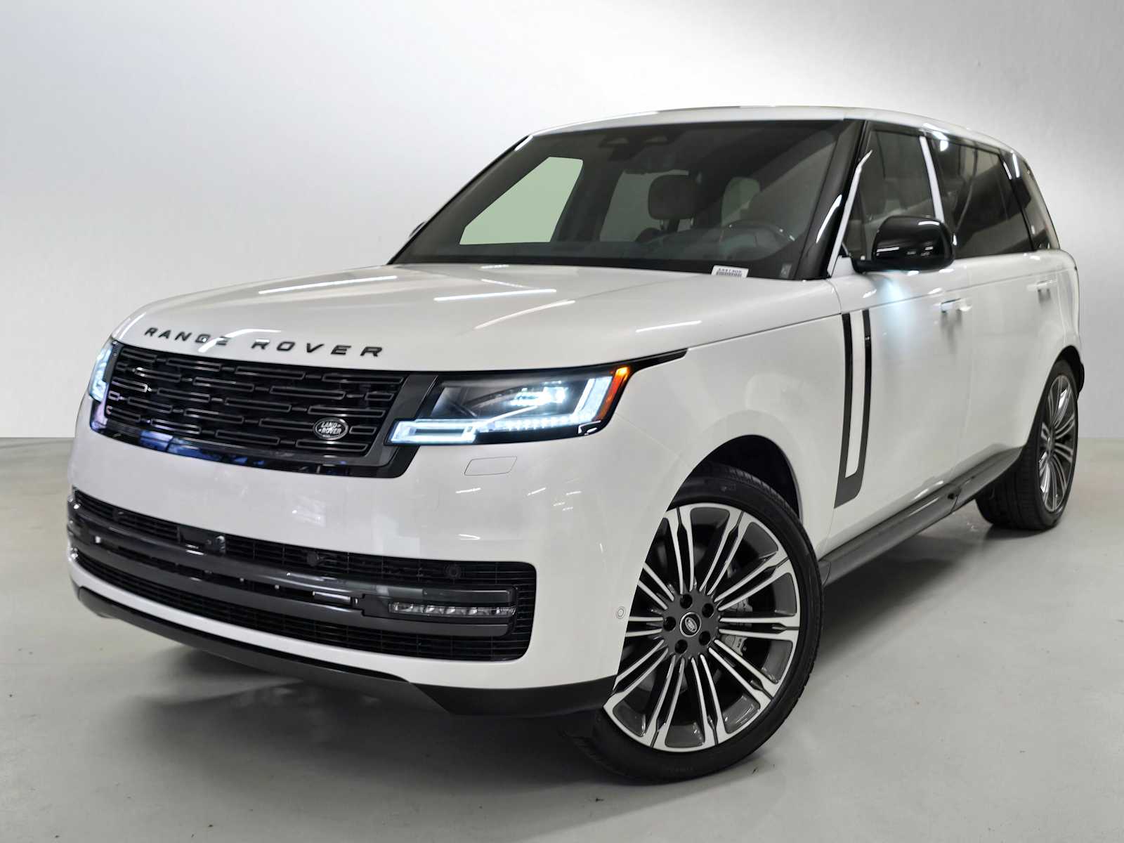 2025 Land Rover Range Rover SE