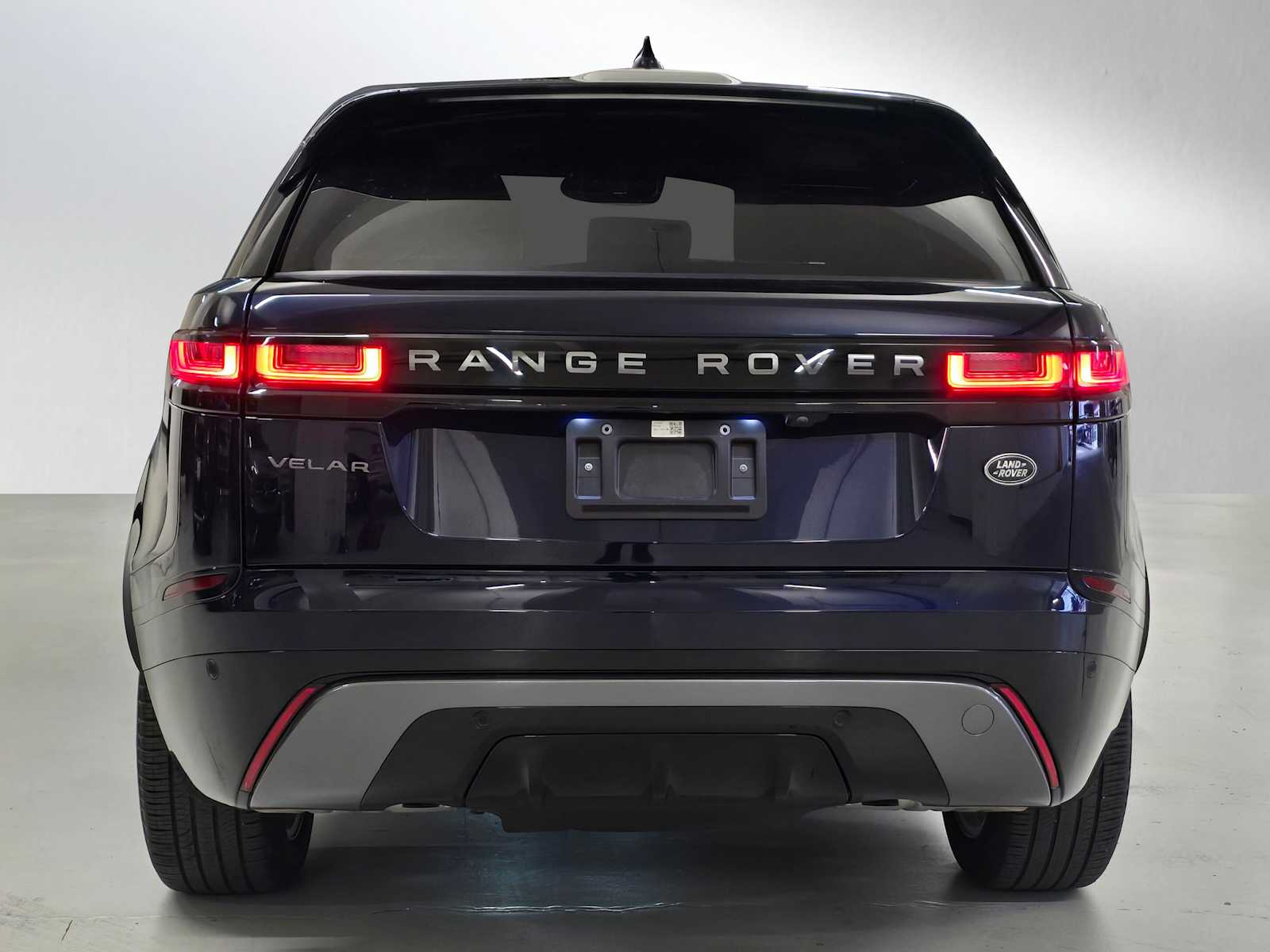 2023 Land Rover Range Rover Velar R-Dynamic S photo 4