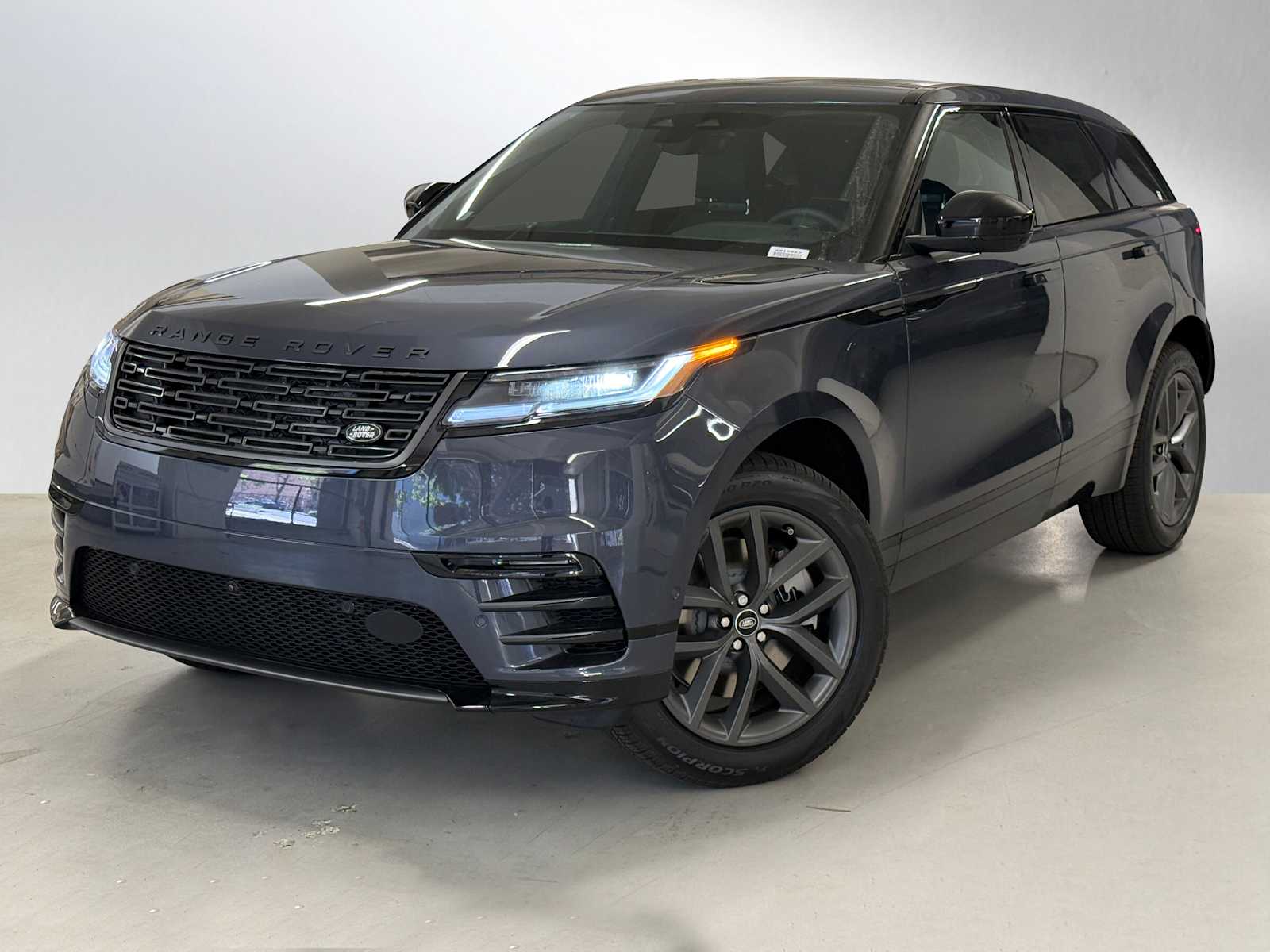 2026 Land Rover Range Rover Velar Dynamic SE's photo