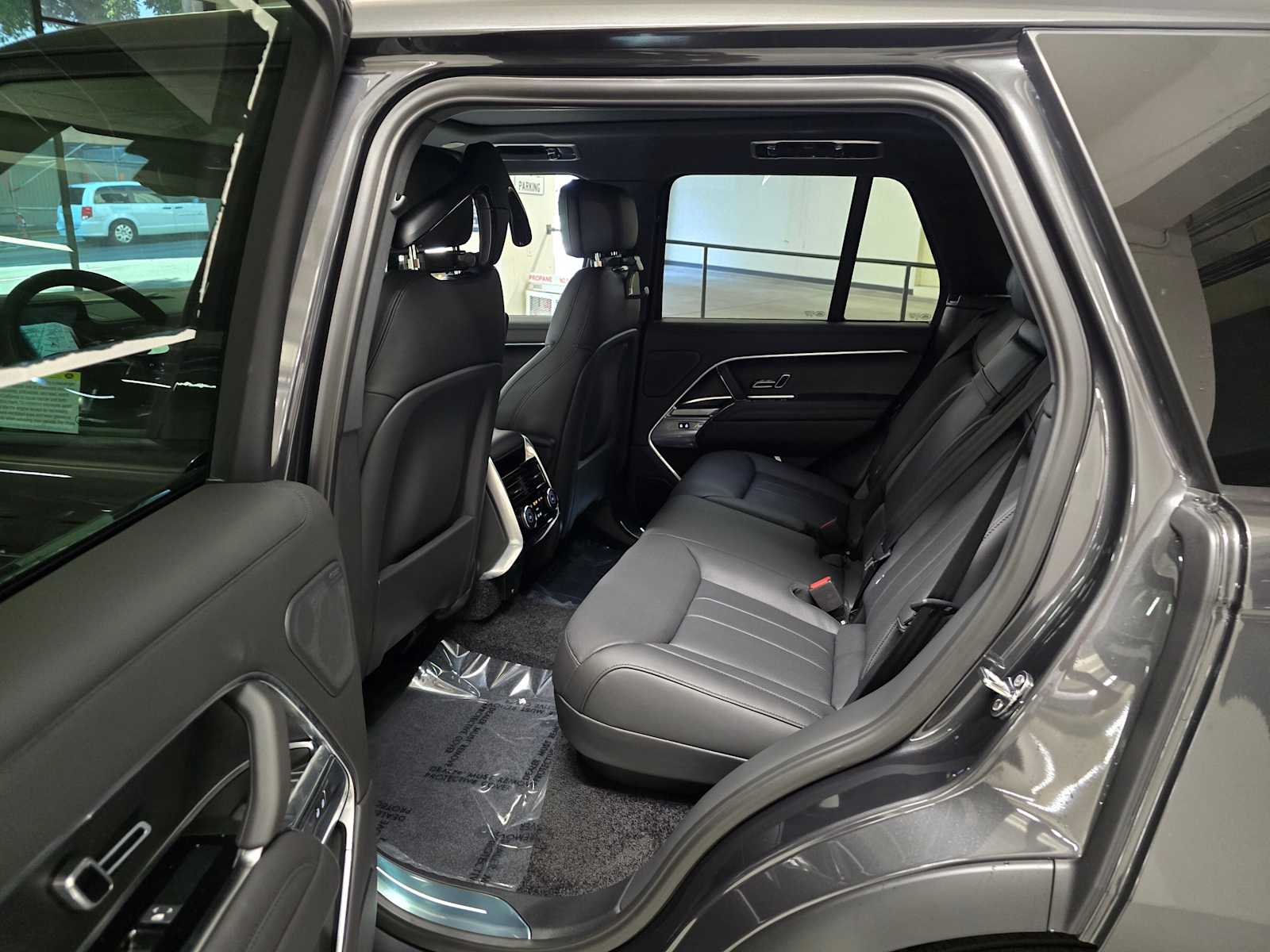 2026 Land Rover Range Rover SE - Photo 18