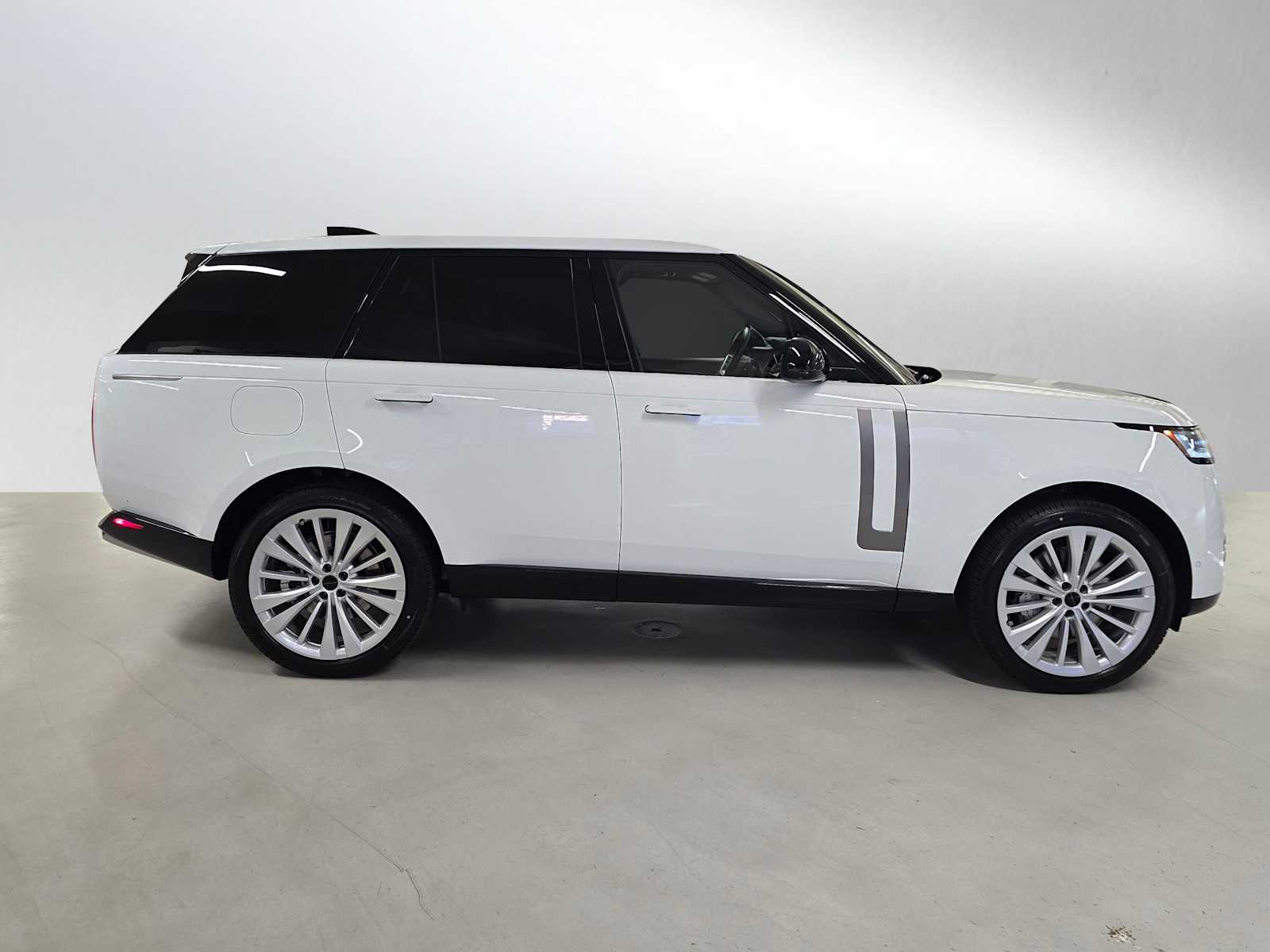 2026 Land Rover Range Rover SE - Photo 6