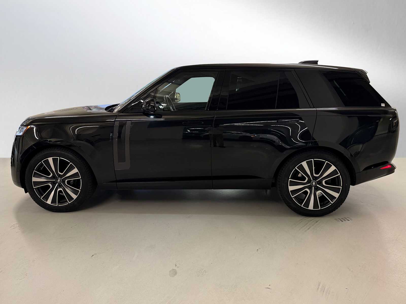 Image 2 of 2024 Land Rover Range P400 SE SUV