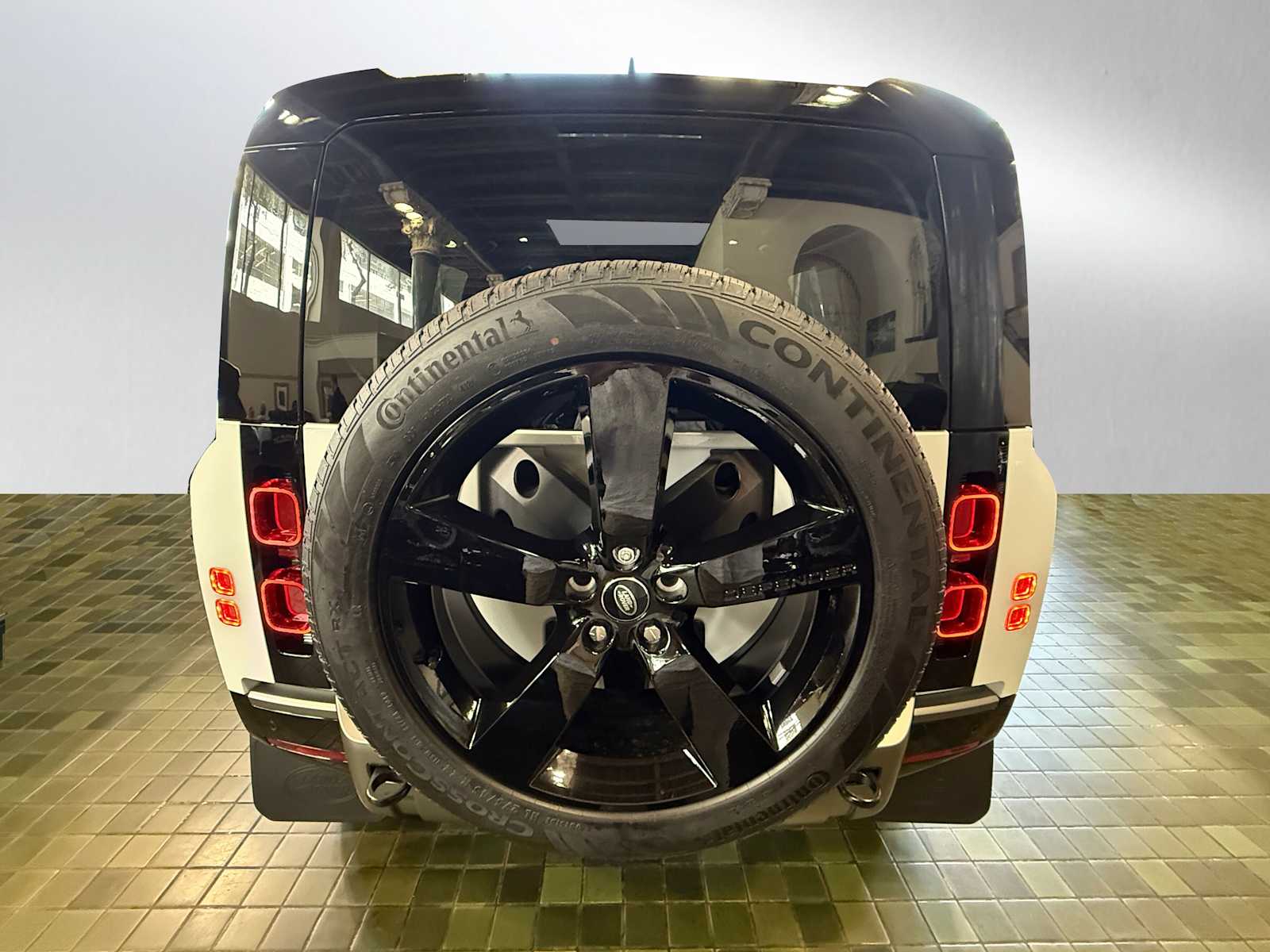 Image 4 of 2025 Land Rover Defender 110 X-Dynamic SE SUV