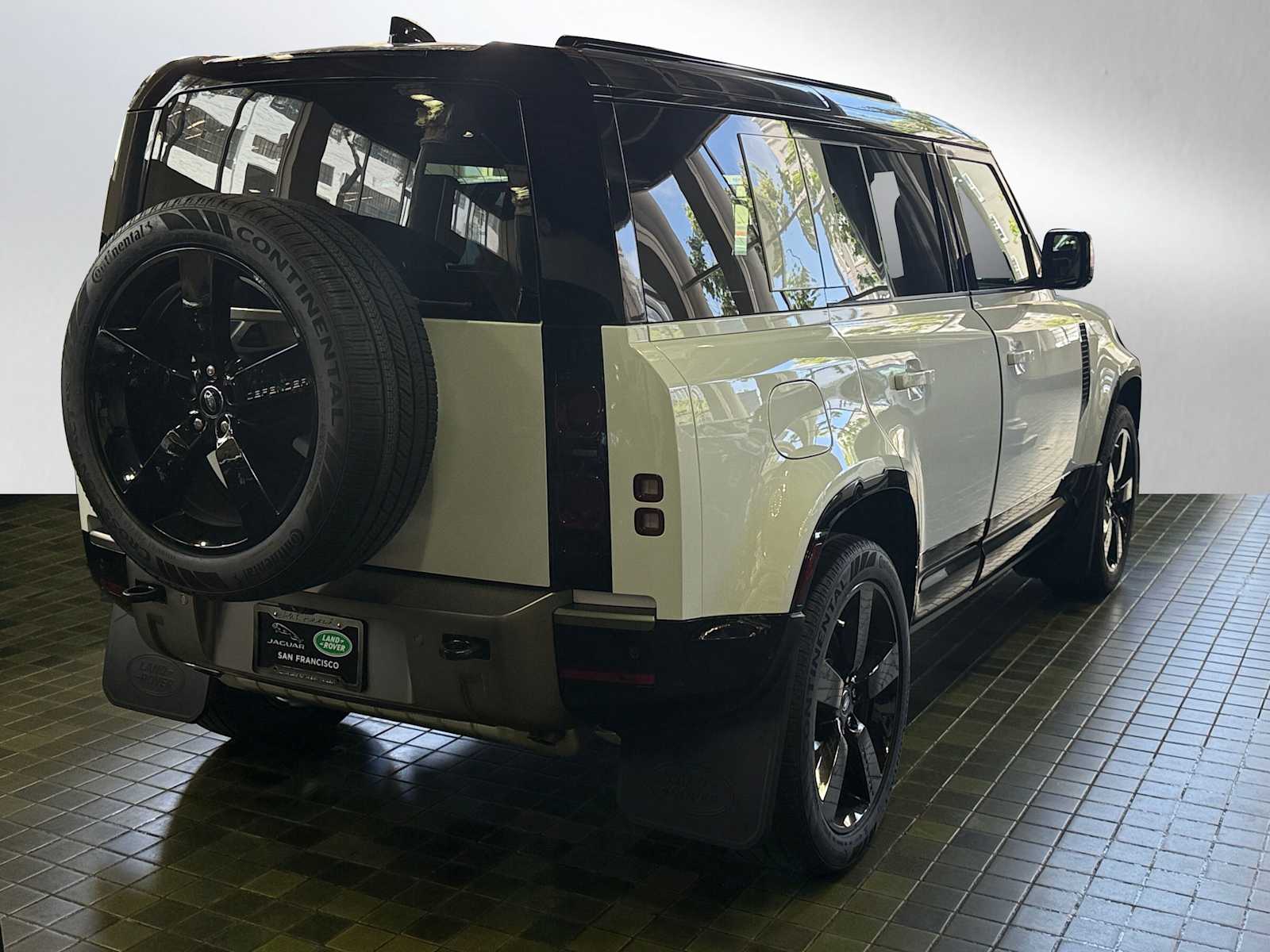 Image 5 of 2025 Land Rover Defender 110 X-Dynamic SE SUV