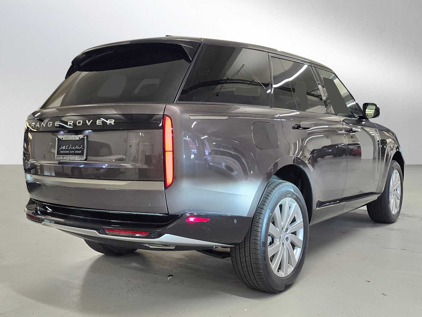 2025 Land Rover Range Rover SE photo 3