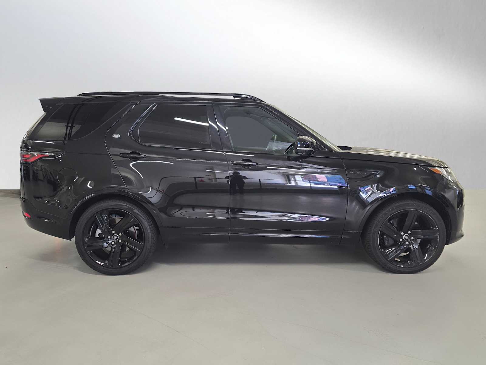 Image 7 of 2024 Land Rover Discovery P360 Dynamic SE SUV