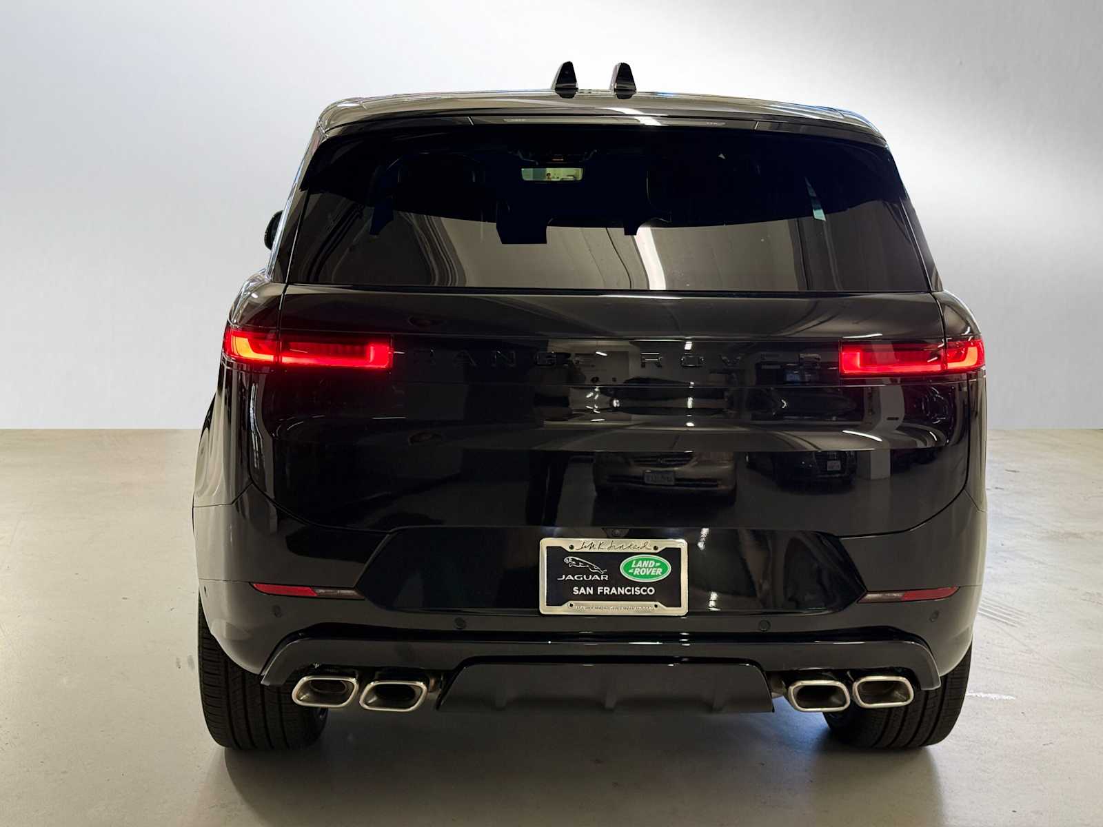 2025 Land Rover Range Rover Sport SE photo 4