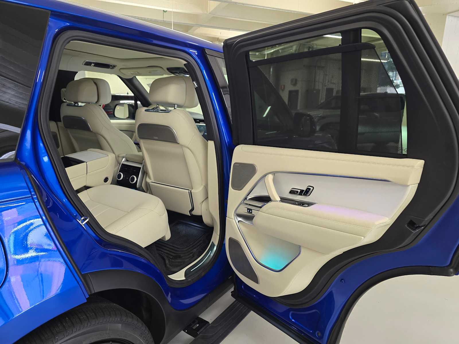 2025 Land Rover Range Rover SV - Photo 14