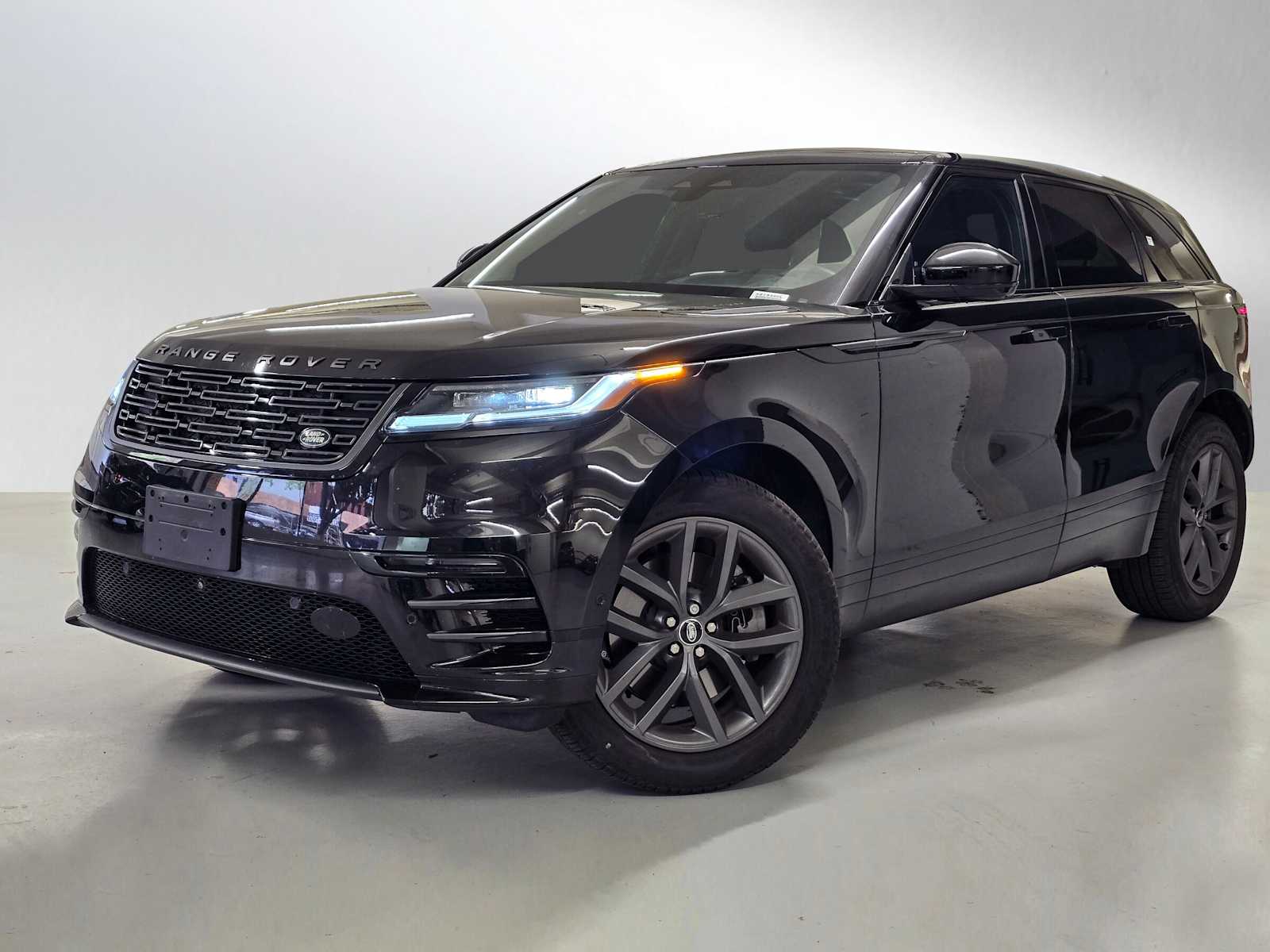 2026 Land Rover Range Rover Velar P250 Dynamic SE's photo