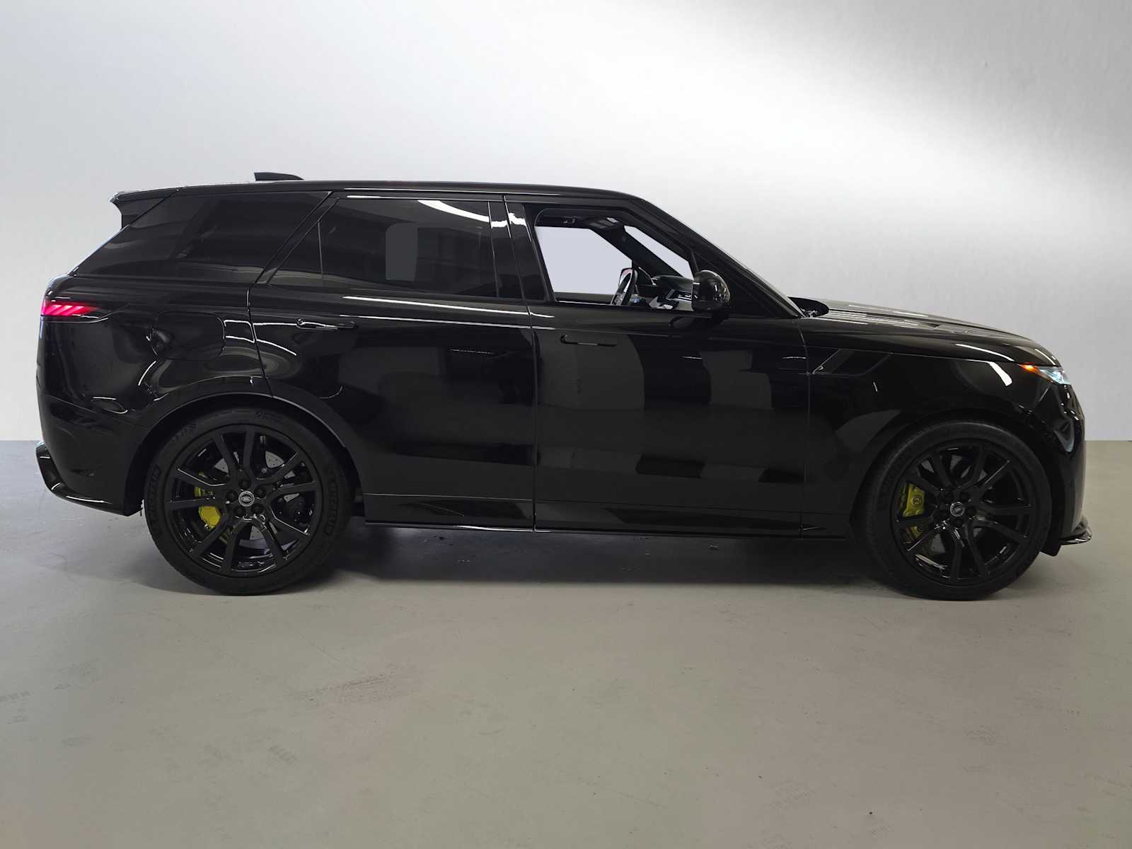 2024 Land Rover Range Rover Sport photo 2
