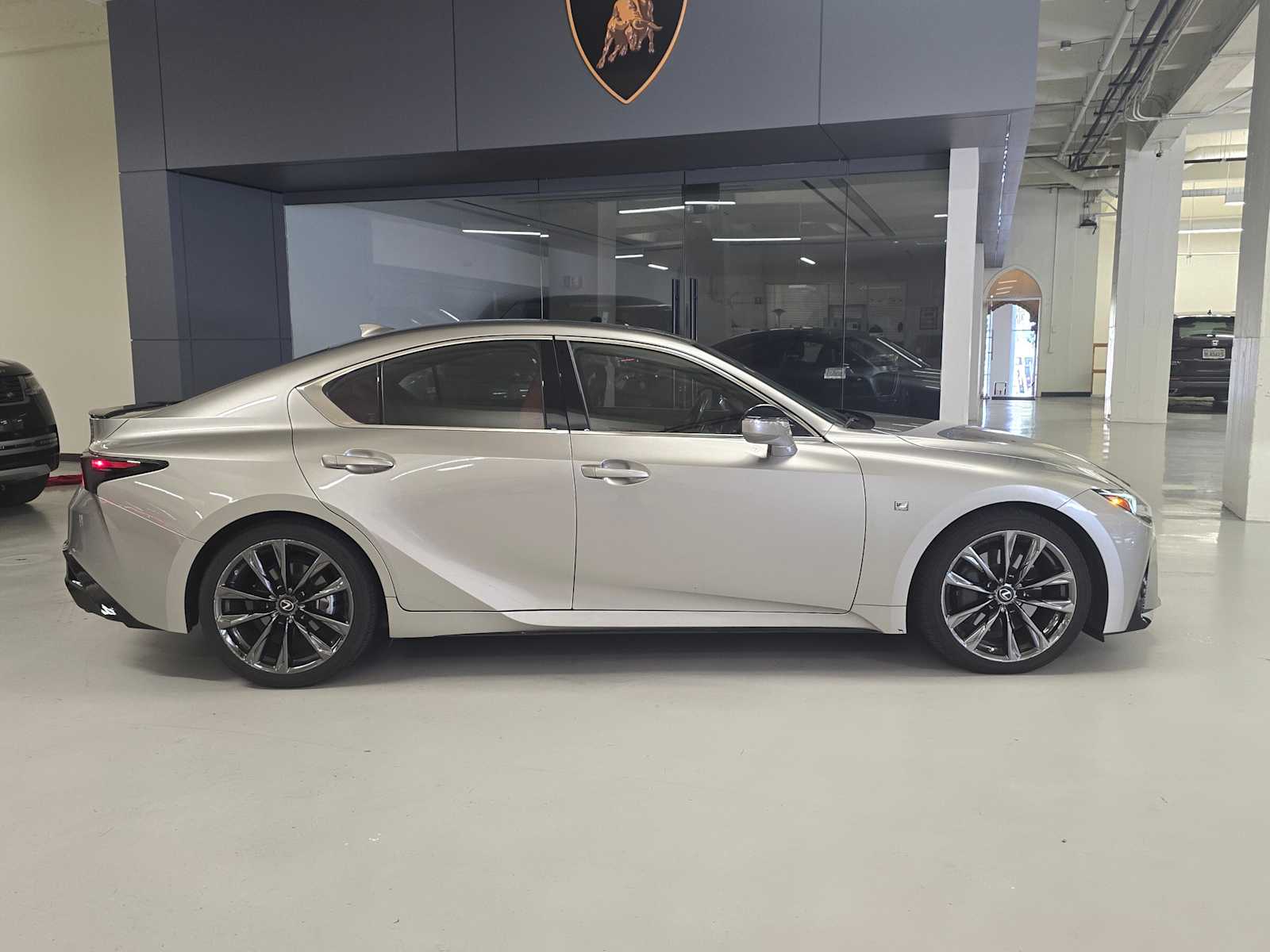 2022 Lexus IS 350 F SPORT photo 2