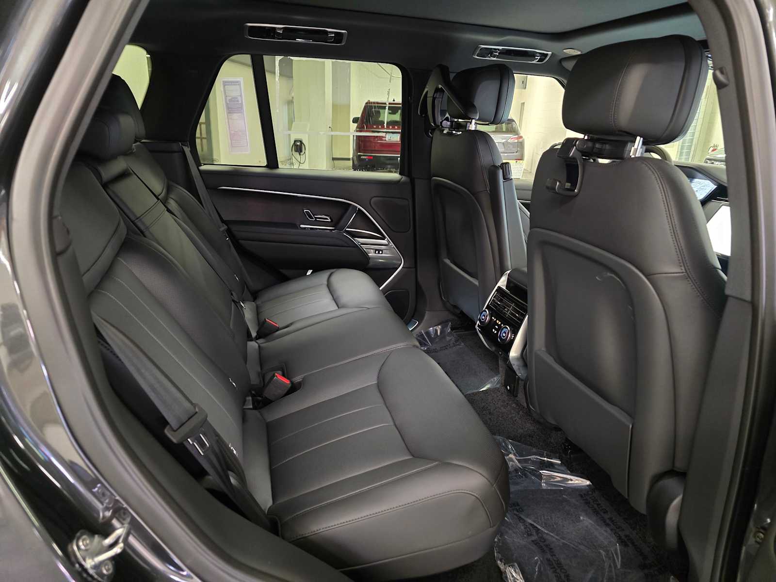 2026 Land Rover Range Rover SE - Photo 13