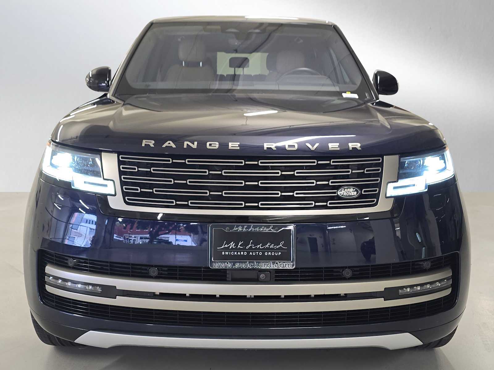 2023 Land Rover Range Rover SE photo 2
