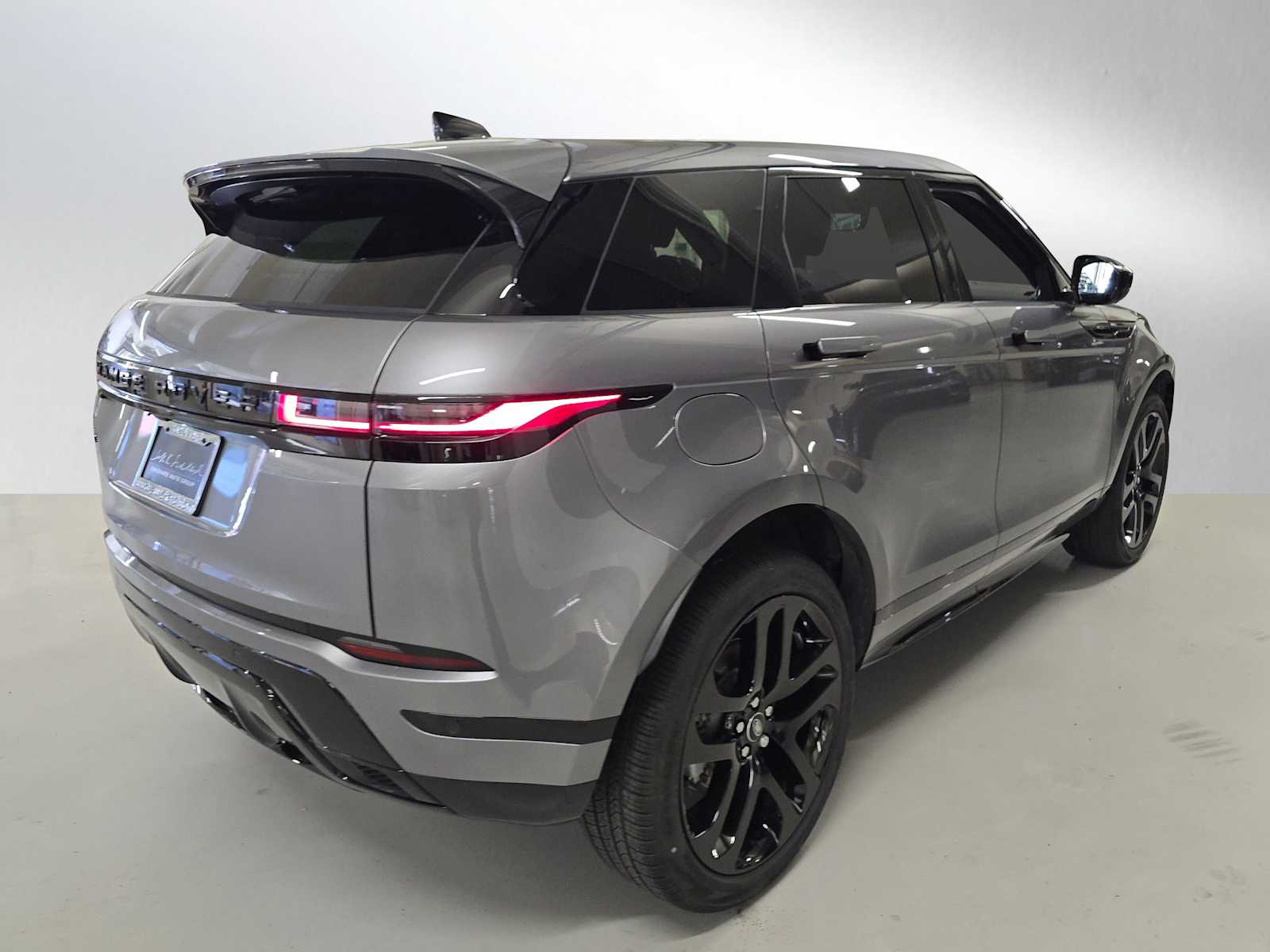 2024 Land Rover Range Rover Evoque Dynamic SE photo 2