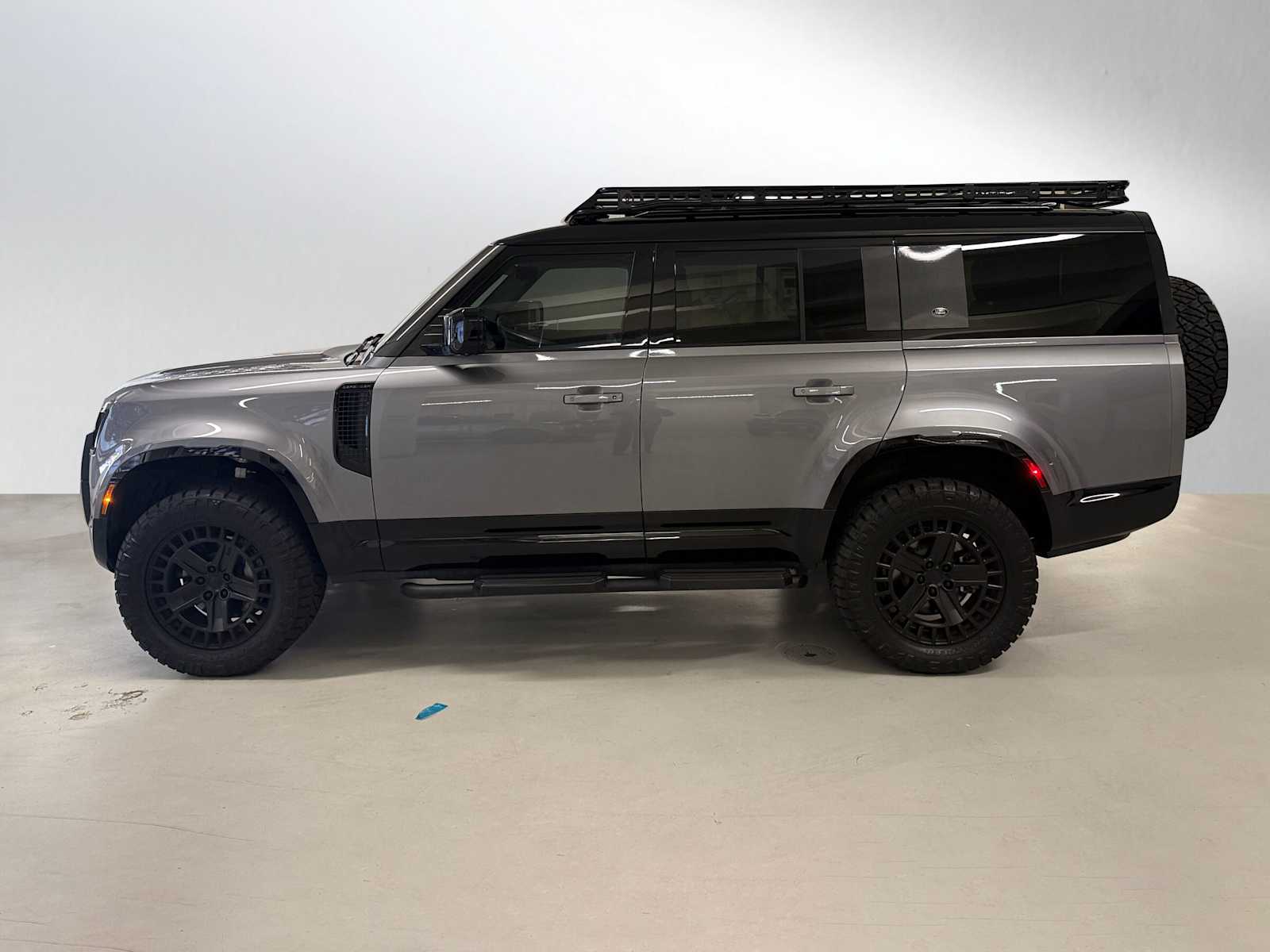 Used 2024 Land Rover Defender X-Dynamic SE with VIN SALE2FEU8R2298886 for sale in San Francisco, CA