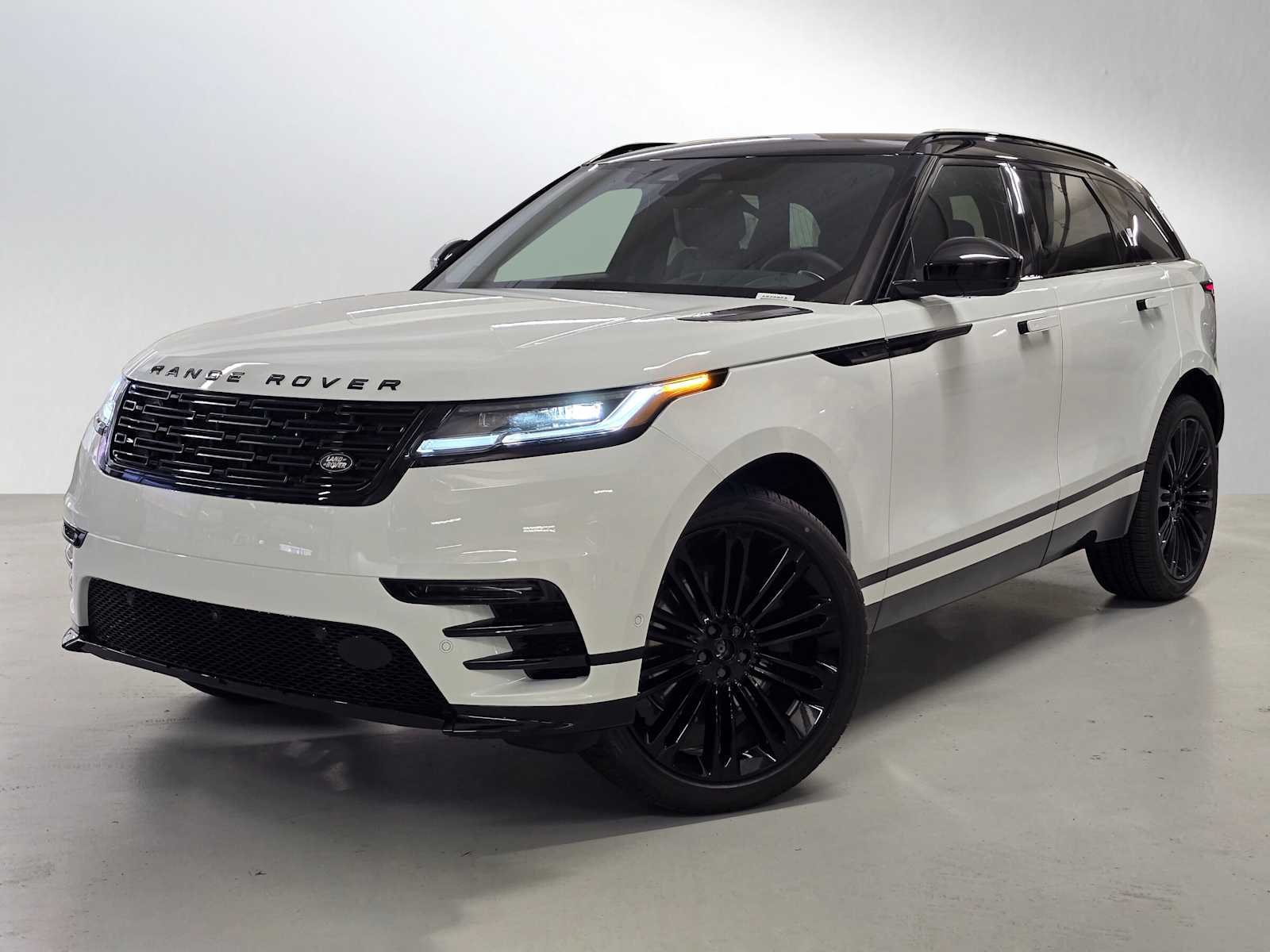 2026 Land Rover Range Rover Velar P400 Dynamic SE's photo