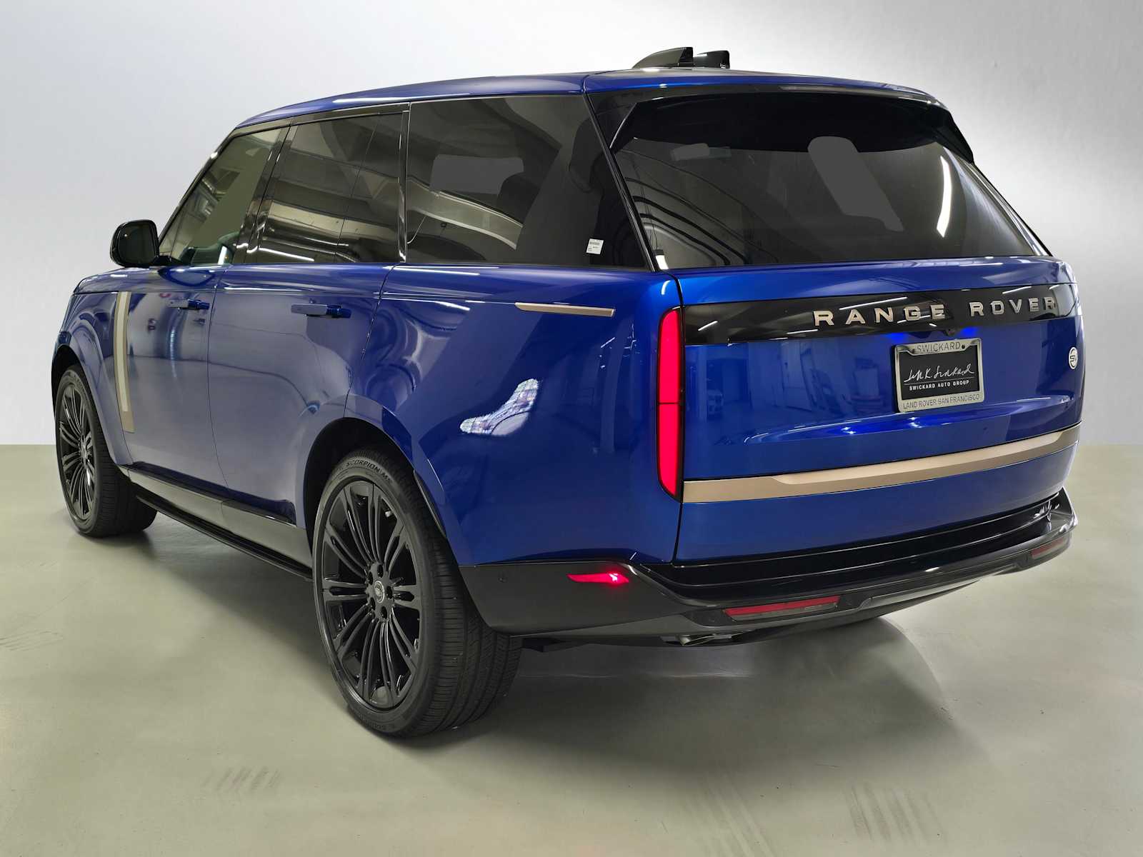 2025 Land Rover Range Rover SV - Photo 3