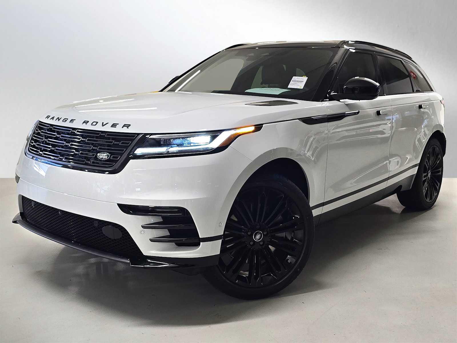 2026 Land Rover Range Rover Velar Dynamic SE's photo