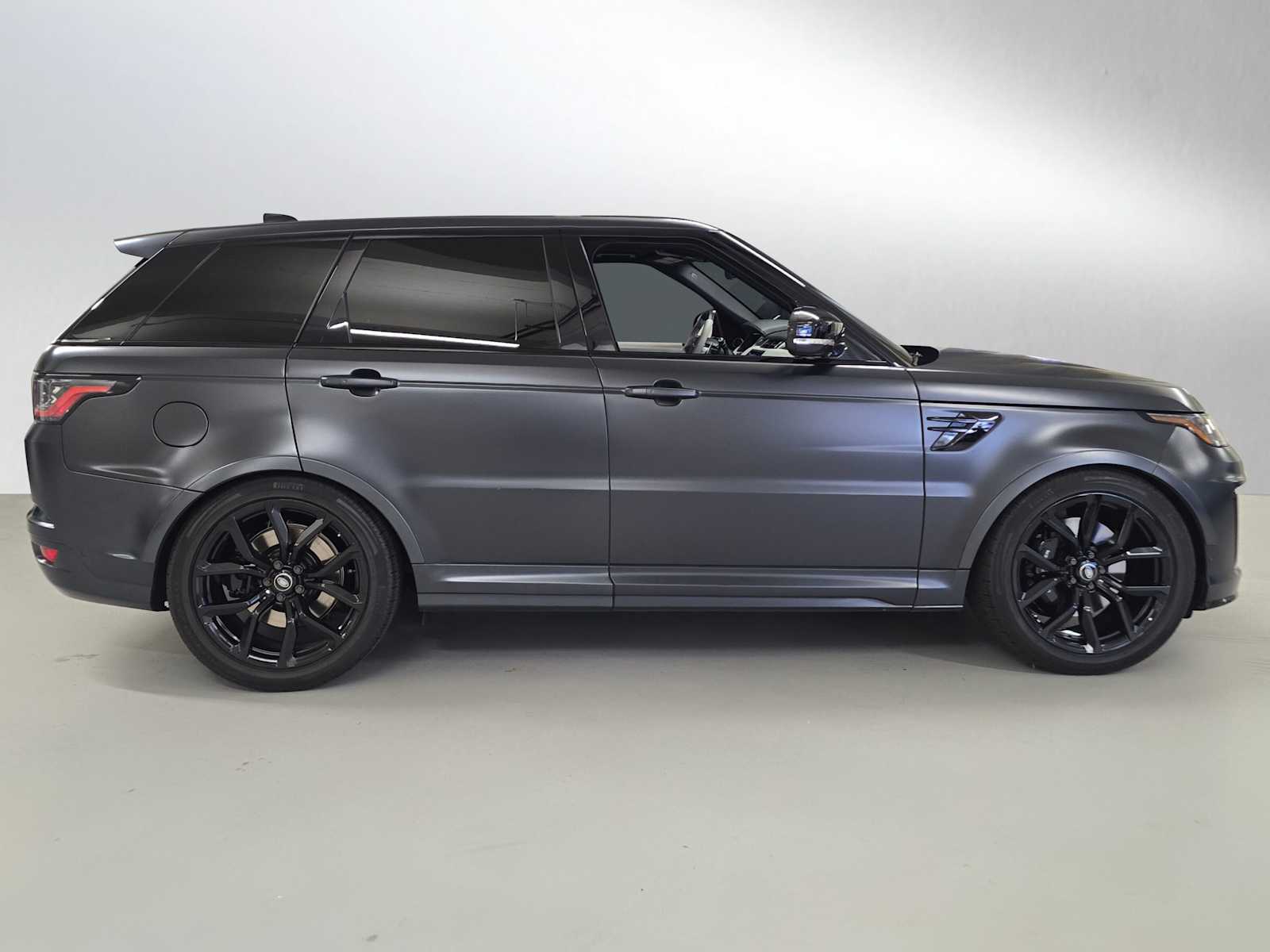 2018 Land Rover Range Rover Sport SVR photo 2
