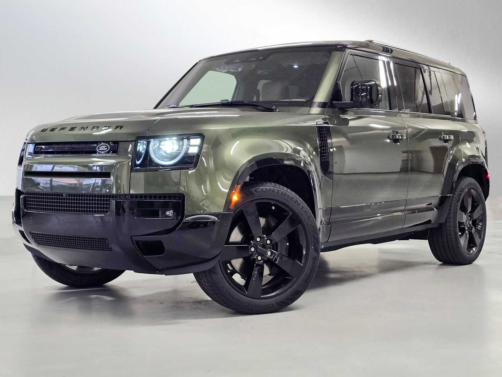 2026 Land Rover Defender 110 X-Dynamic SE P400's photo