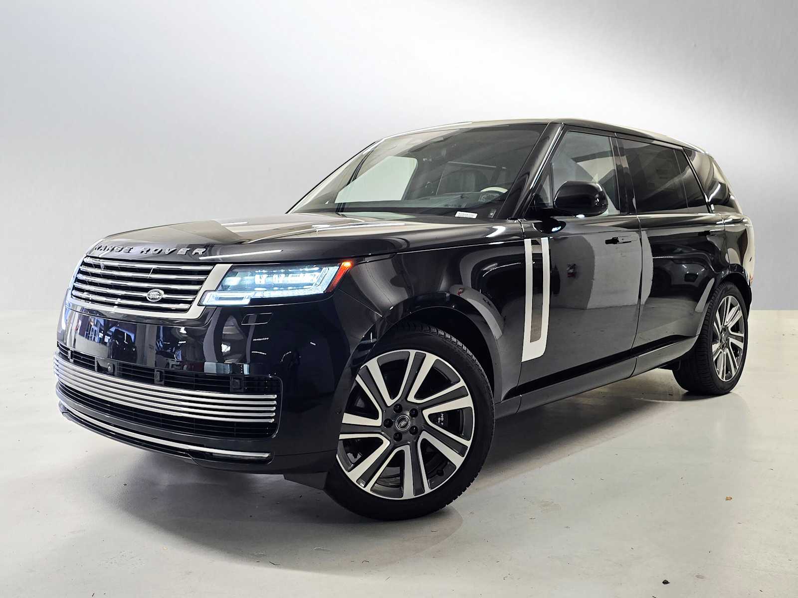 2025 Land Rover Range Rover SV's photo