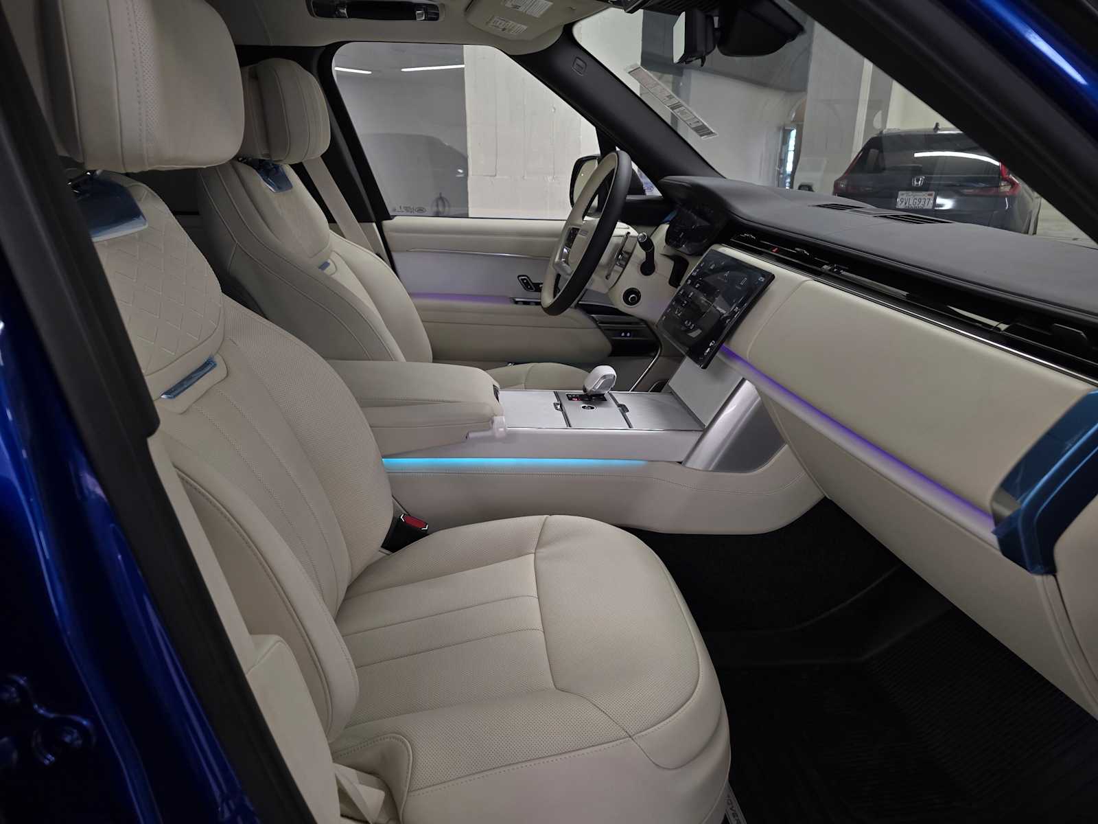 2025 Land Rover Range Rover SV - Photo 11