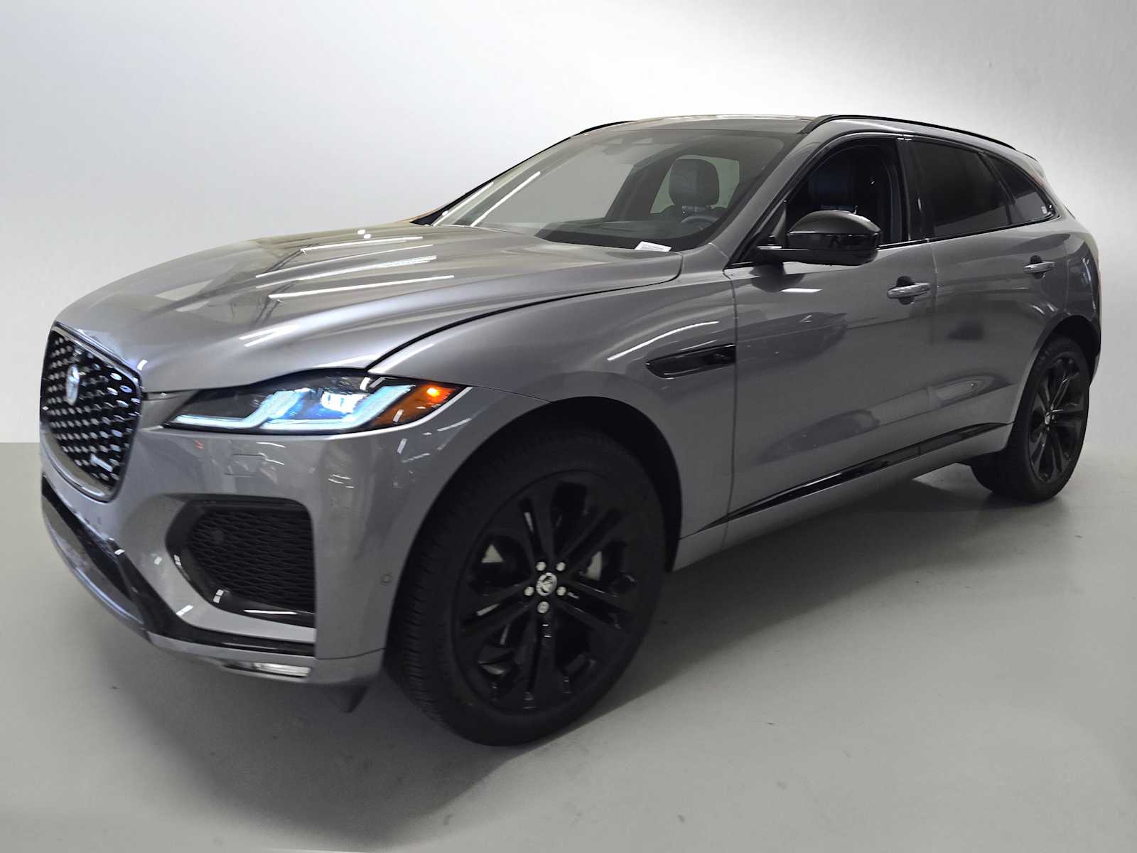 2025 Jaguar F-PACE P250 R-Dynamic S photo 2