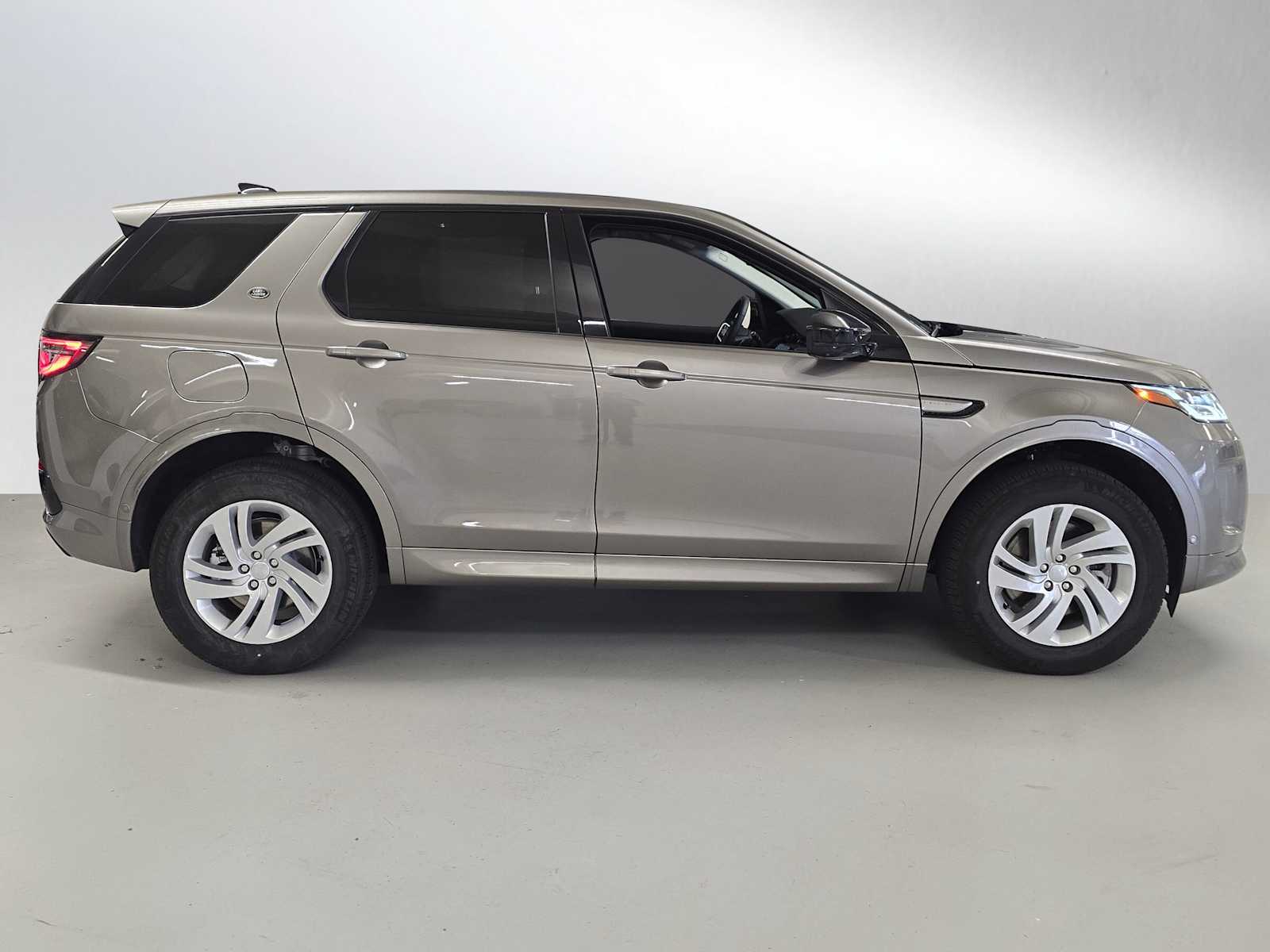 2025 Land Rover Discovery Sport S photo 2