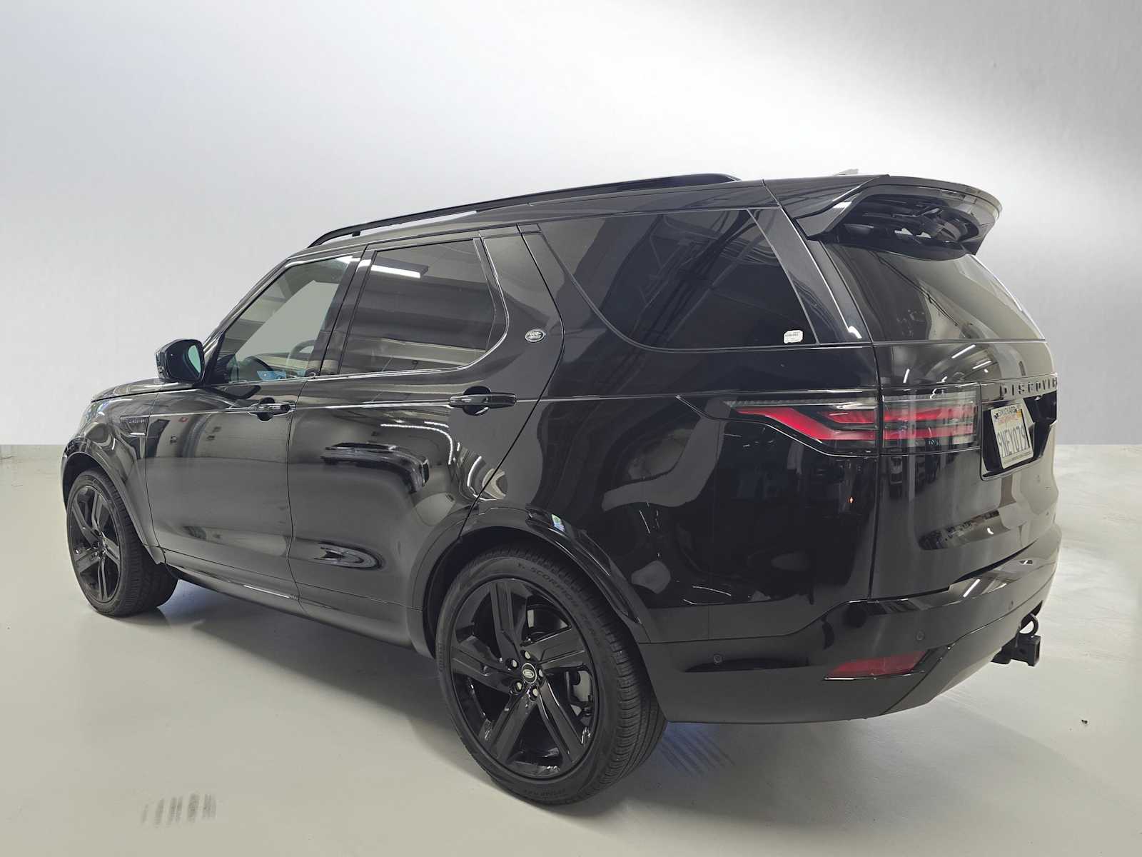 Image 3 of 2024 Land Rover Discovery P360 Dynamic SE SUV