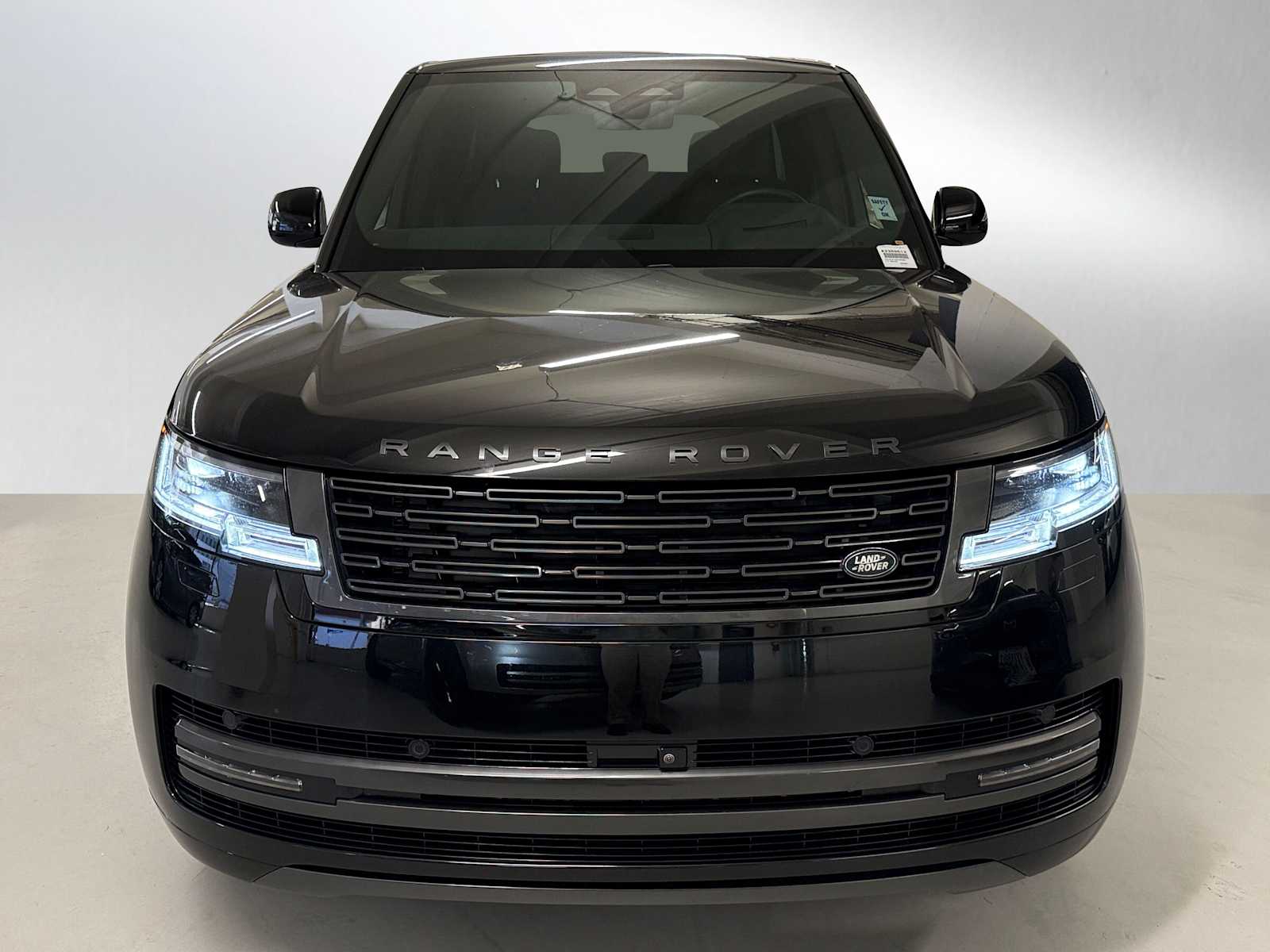 Image 8 of 2024 Land Rover Range P400 SE SUV