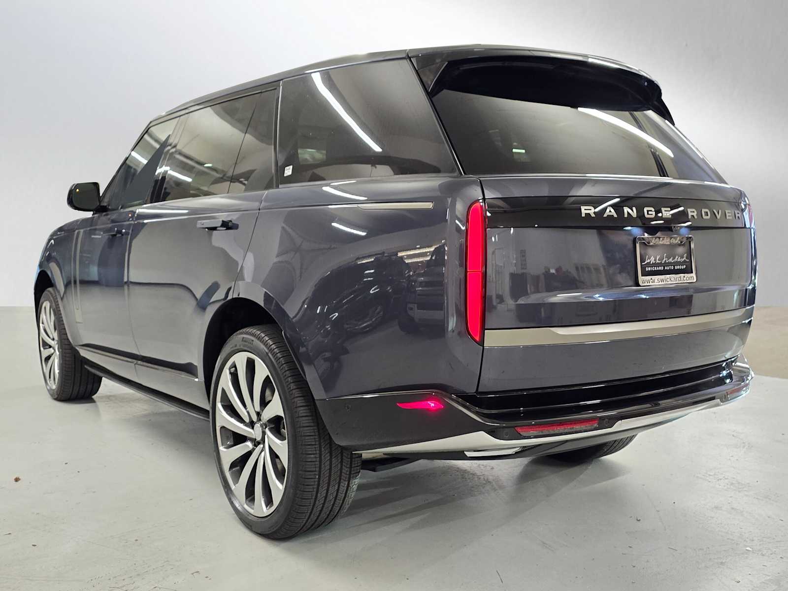 2025 Land Rover Range Rover SE photo 2