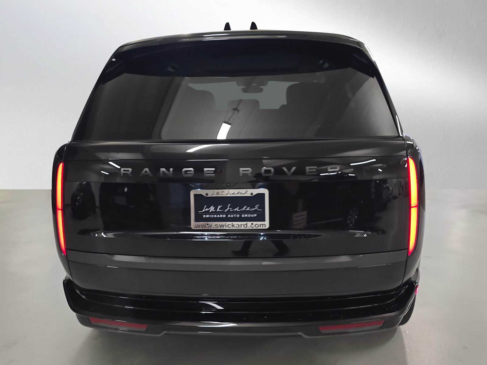2025 Land Rover Range Rover SE photo 4