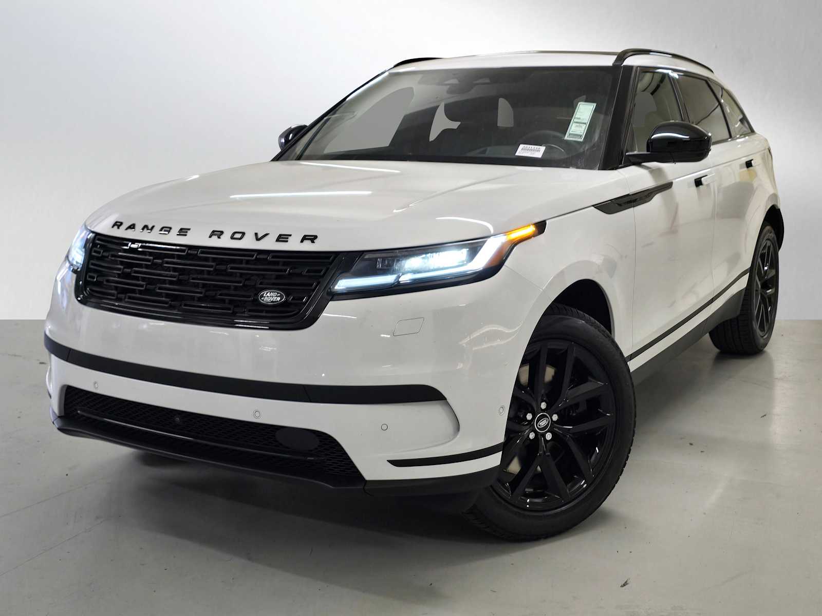 2026 Land Rover Range Rover Velar P250 S's photo