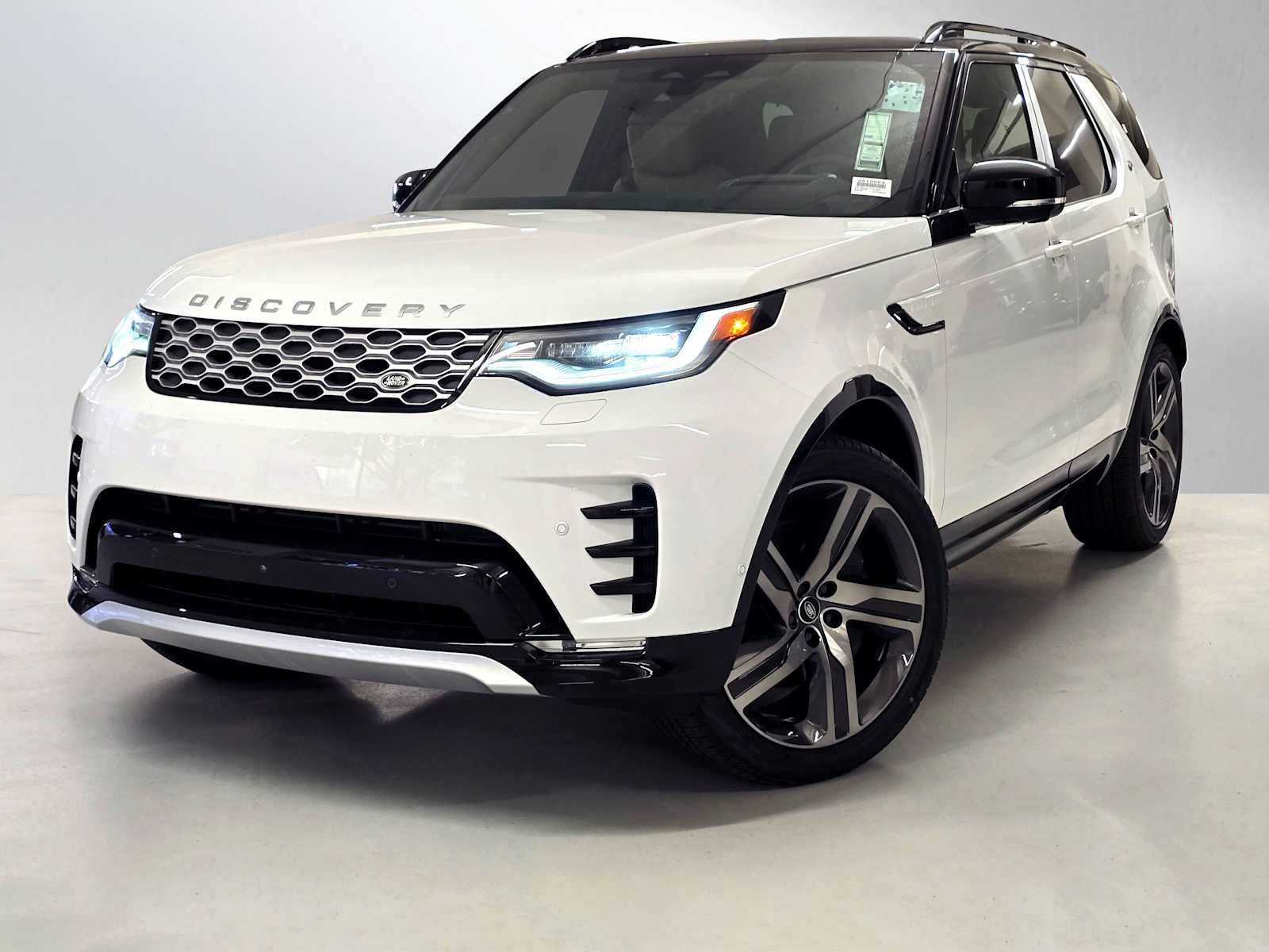 2026 Land Rover Discovery P360 Gemini Edition's photo