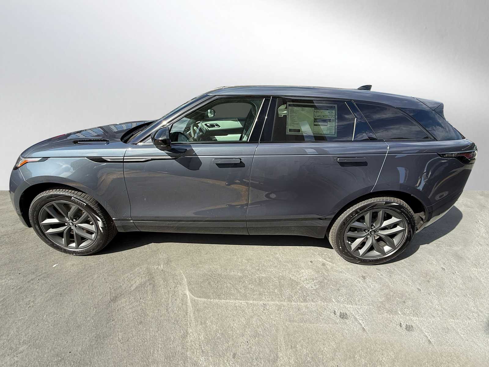 2026 Land Rover Range Rover Velar SE photo 2