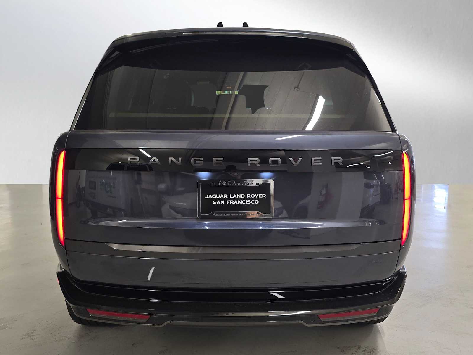2025 Land Rover Range Rover SE photo 4