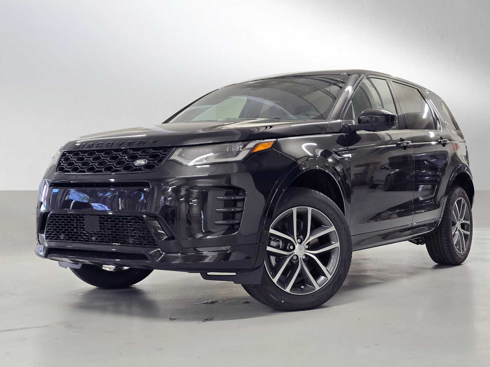 2026 Land Rover Discovery Sport 2.0 Landmark Edition's photo