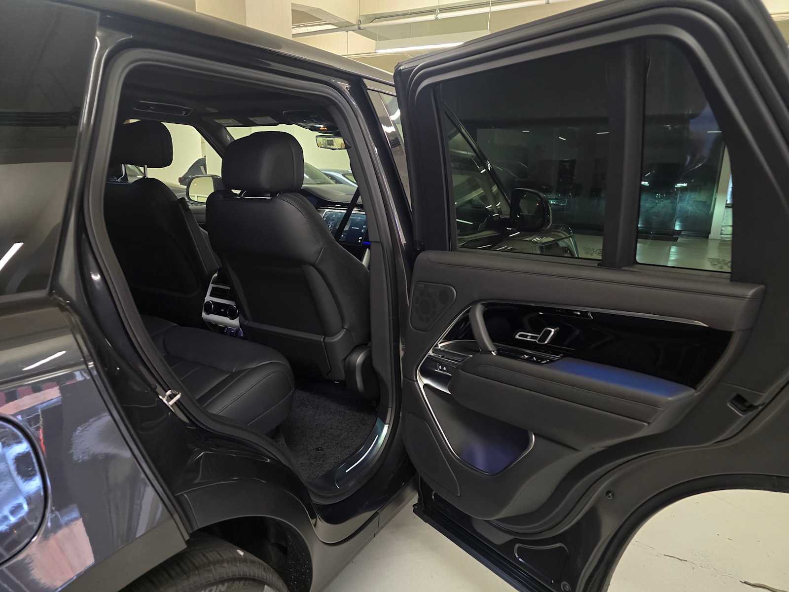 2026 Land Rover Range Rover SE - Photo 14