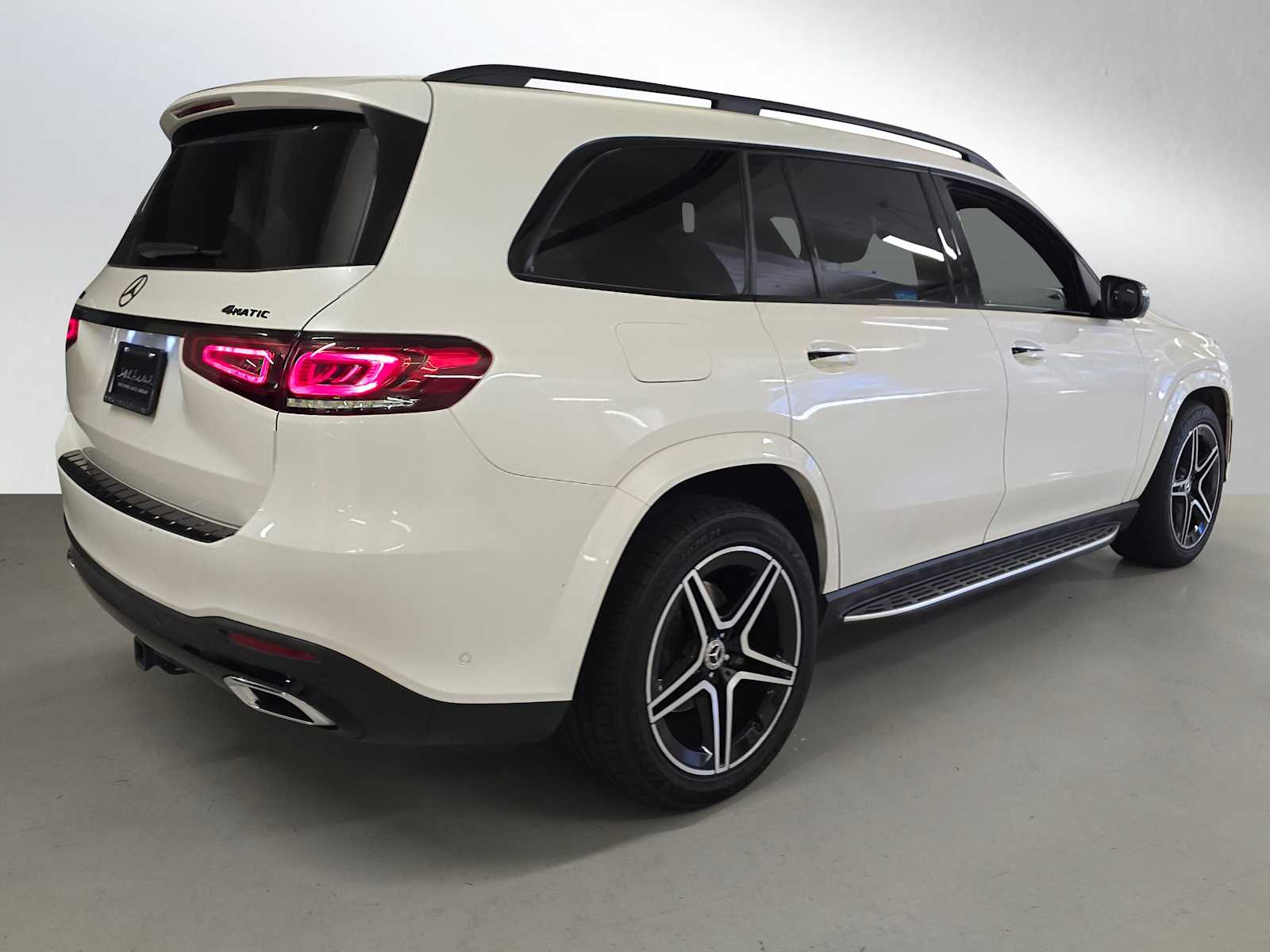 2022 Mercedes Benz GLS 450 4MATIC photo 3
