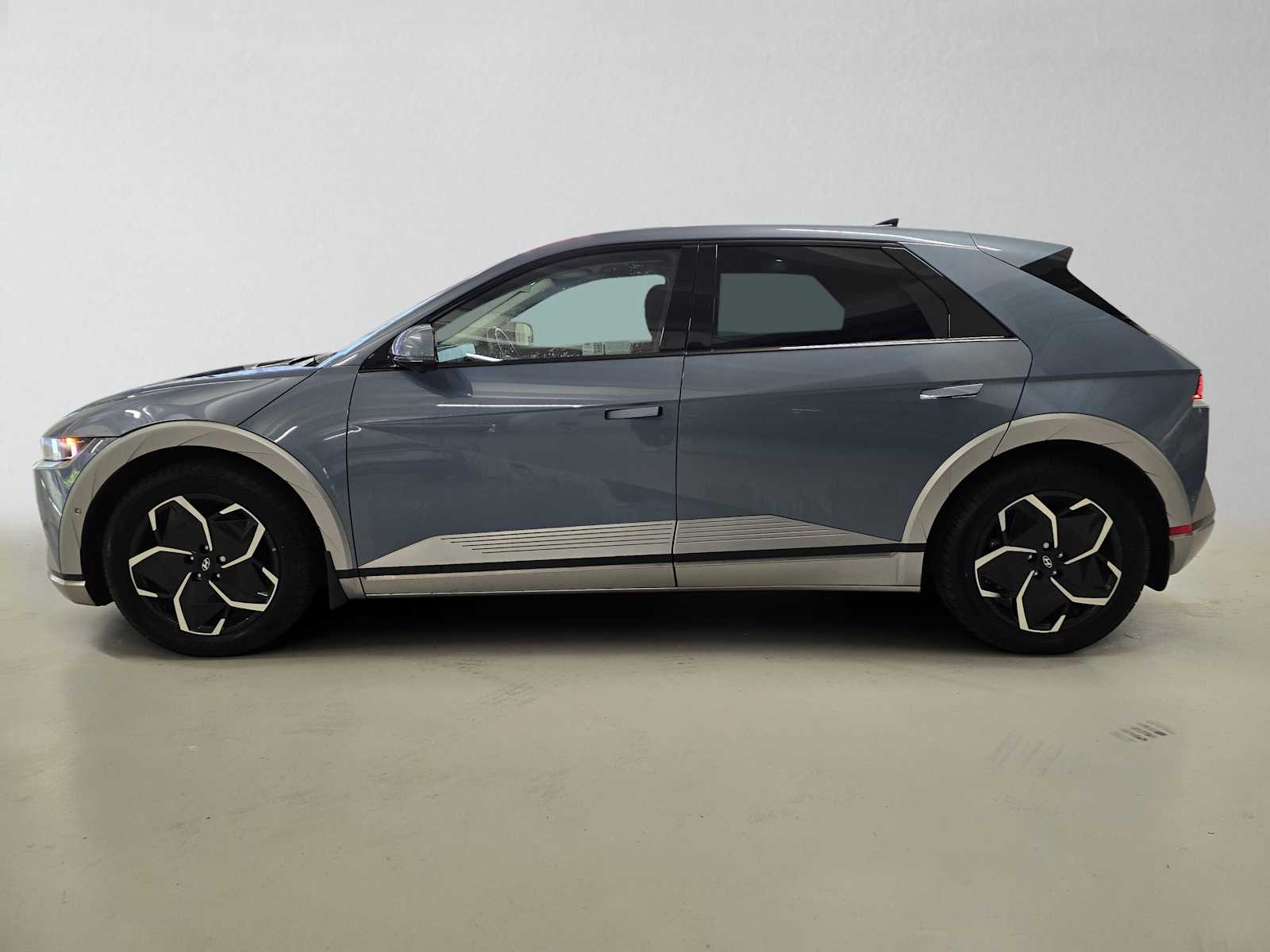 Used 2024 Hyundai IONIQ 5 Limited with VIN KM8KR4DE4RU318295 for sale in San Francisco, CA