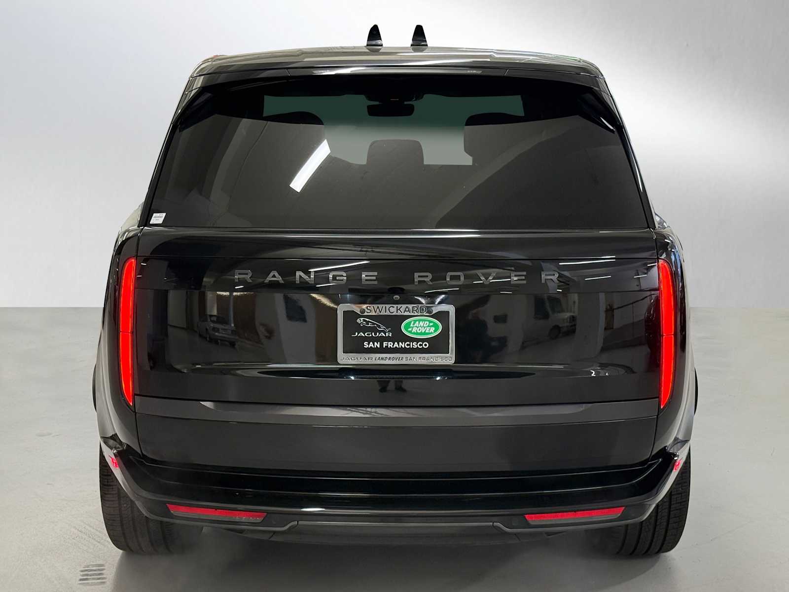 Image 4 of 2024 Land Rover Range P400 SE SUV