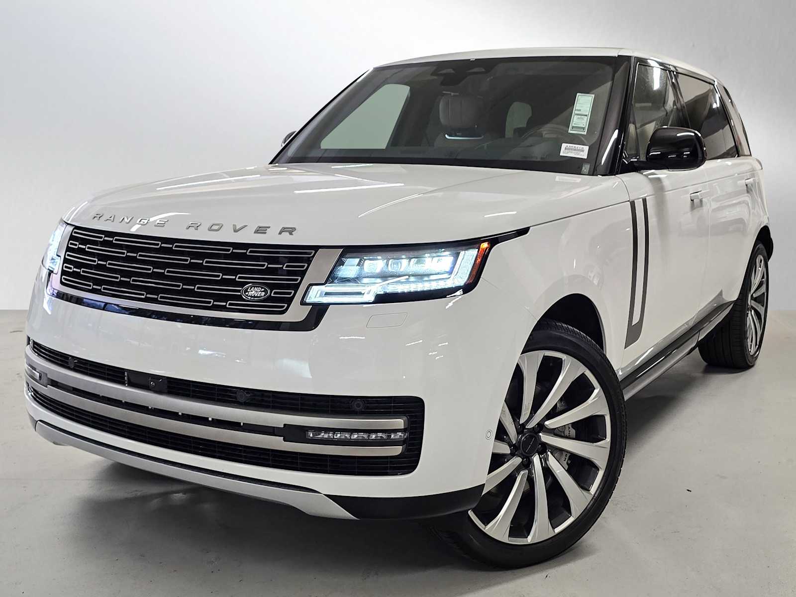 2026 Land Rover Range Rover 4.4 SE LWB 7's photo