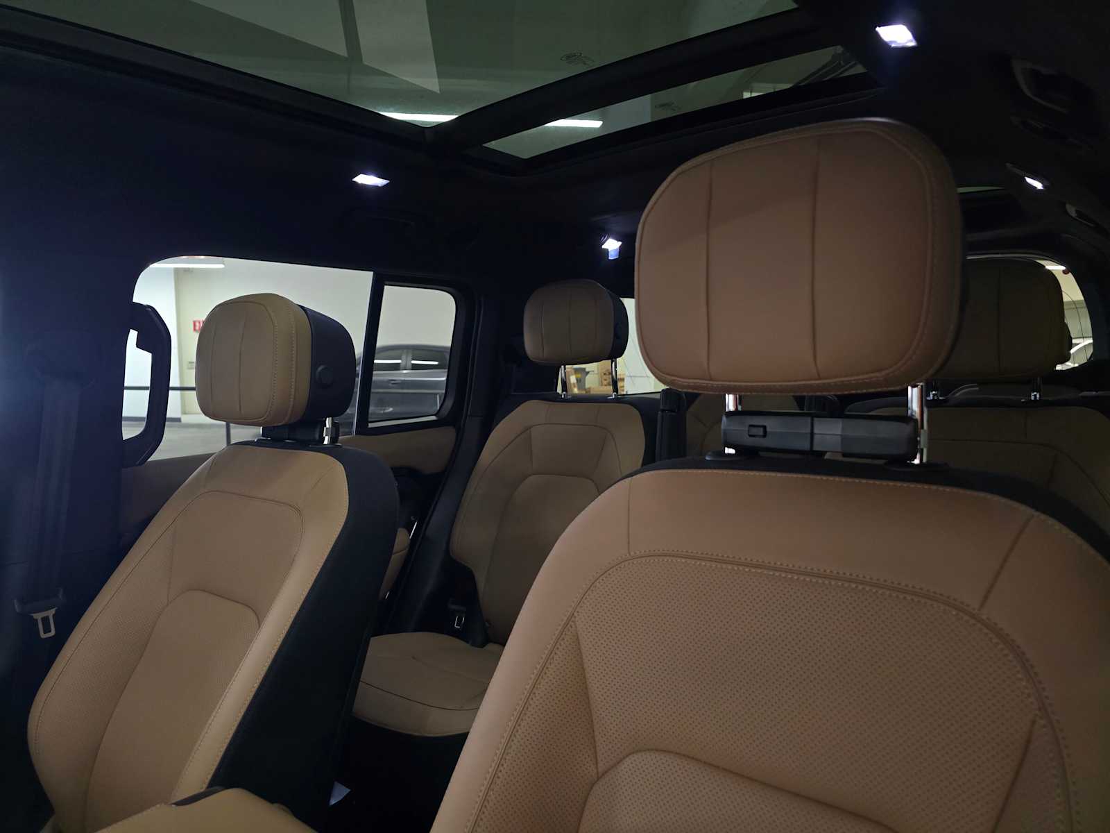 2025 Land Rover Defender X - Photo 23