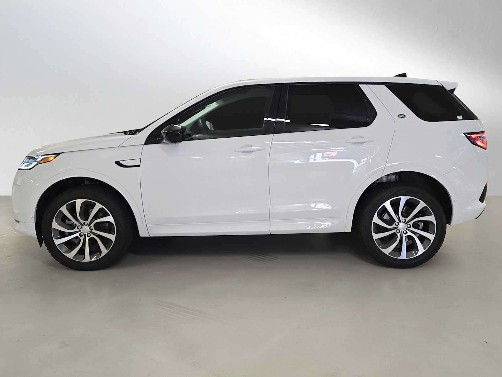 2025 Land Rover Discovery Sport S photo 4