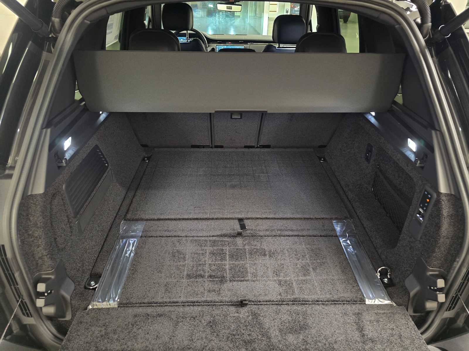 2026 Land Rover Range Rover SE - Photo 16