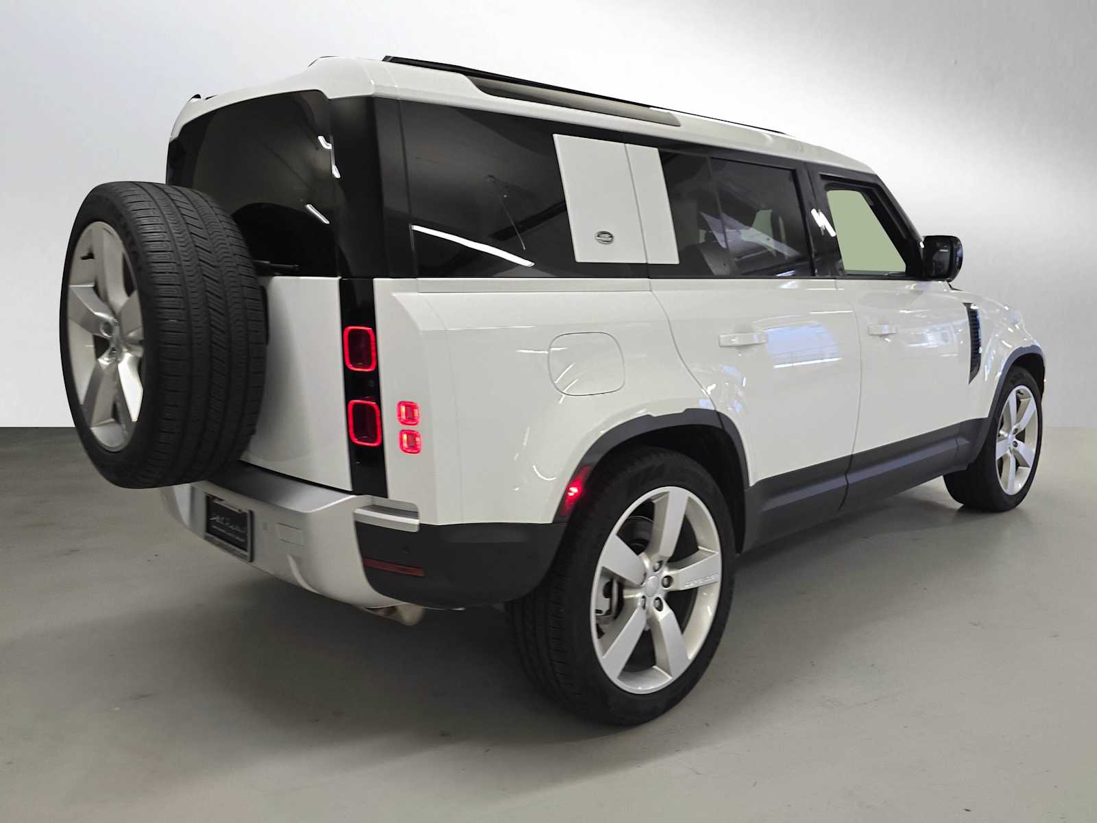 2024 Land Rover Defender S 110 photo 3