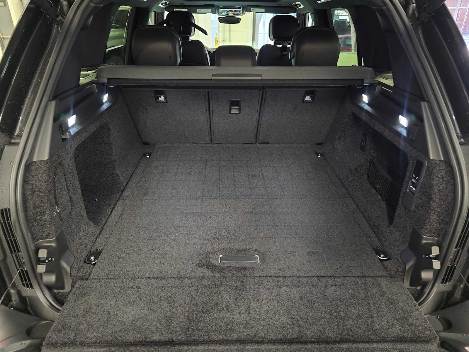 2026 Land Rover Range Rover SE - Photo 16