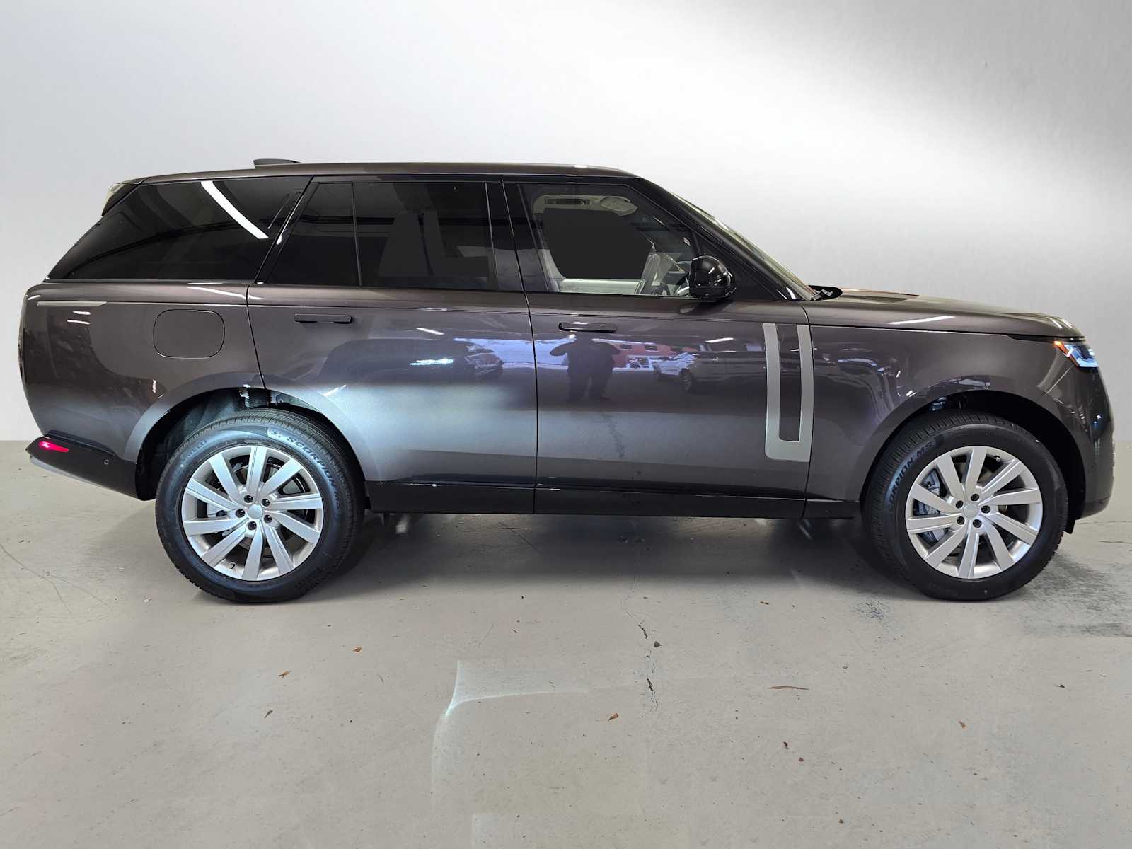 2025 Land Rover Range Rover SE photo 2