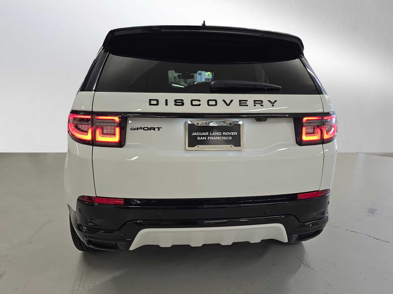2025 Land Rover Discovery Sport Dynamic SE photo 3