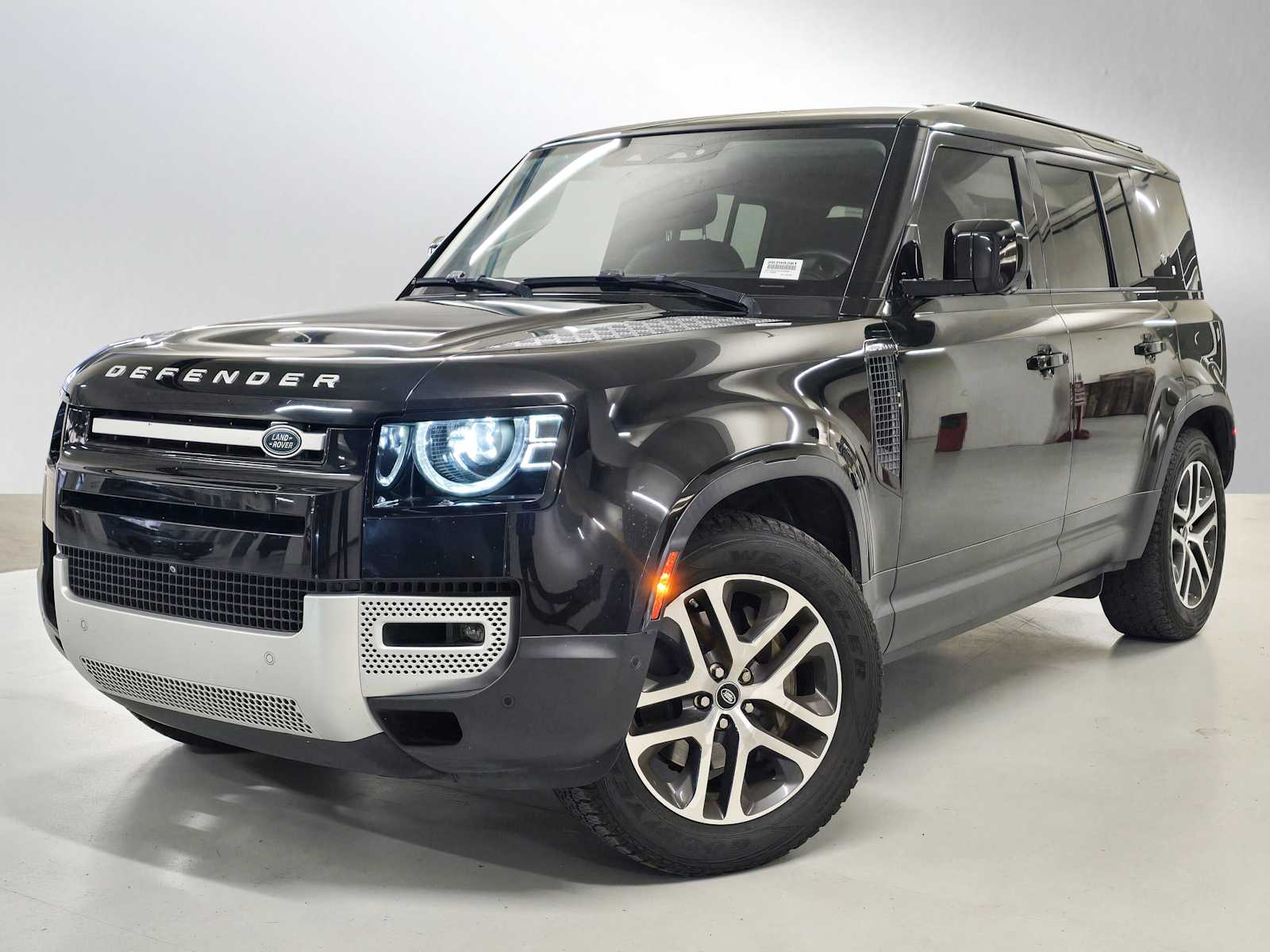 2020 Land Rover Defender HSE's photo